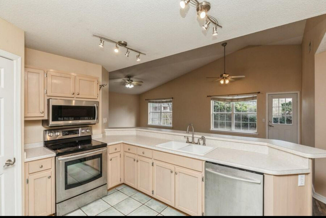 PARKER'S LANDING - Residential Lease