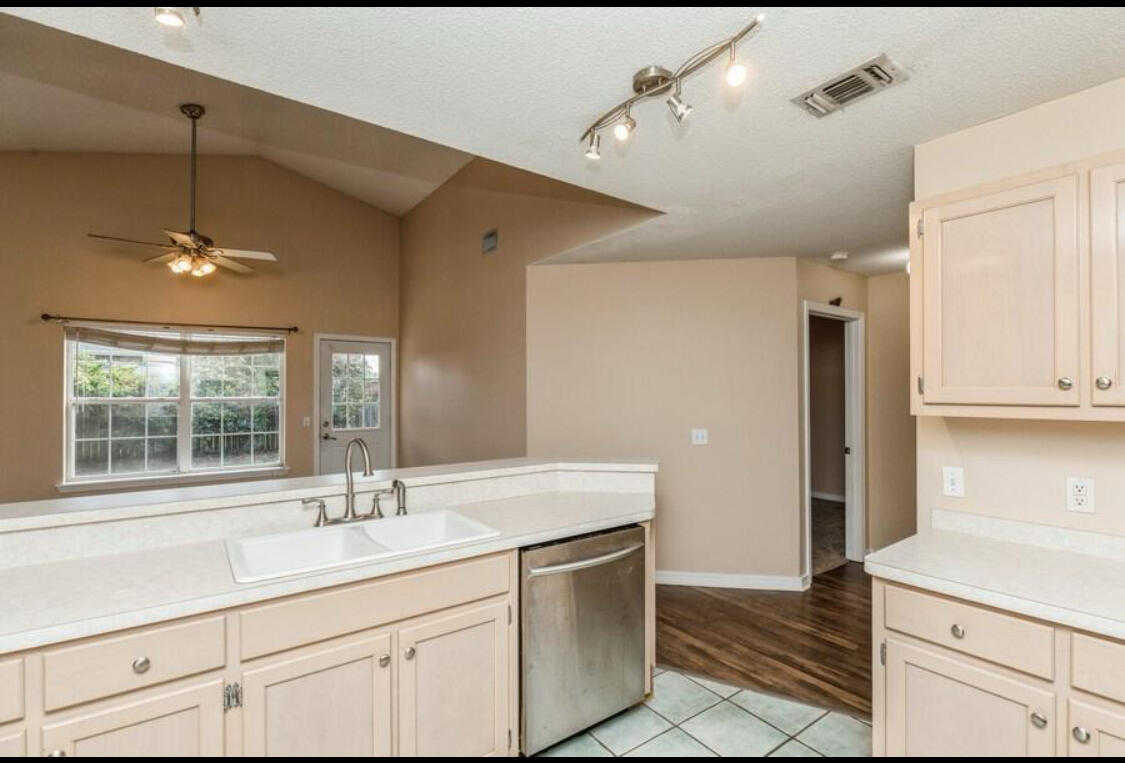 PARKER'S LANDING - Residential Lease