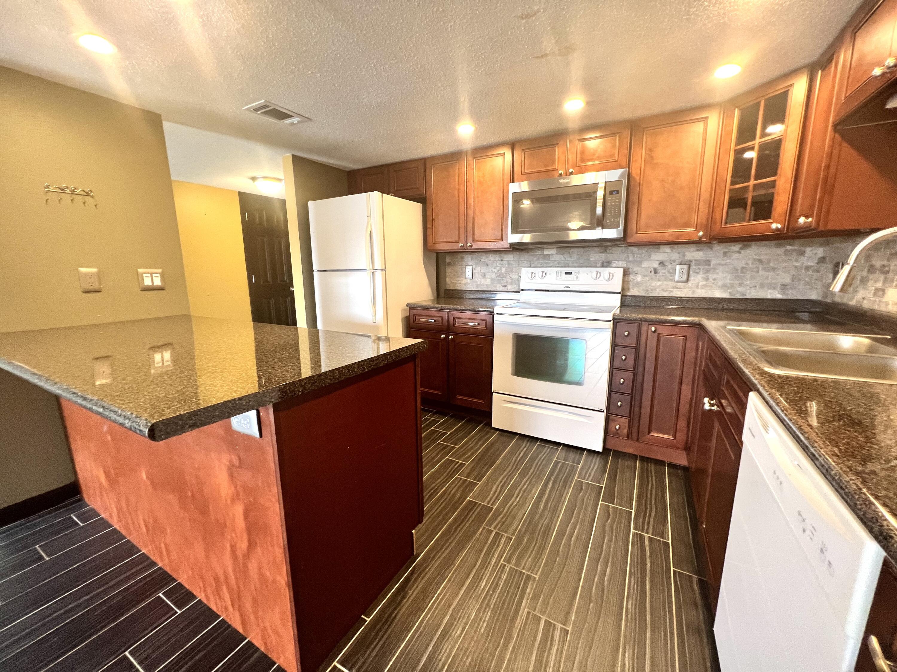 SCHNEIDER DRIVE T/H - Residential Lease