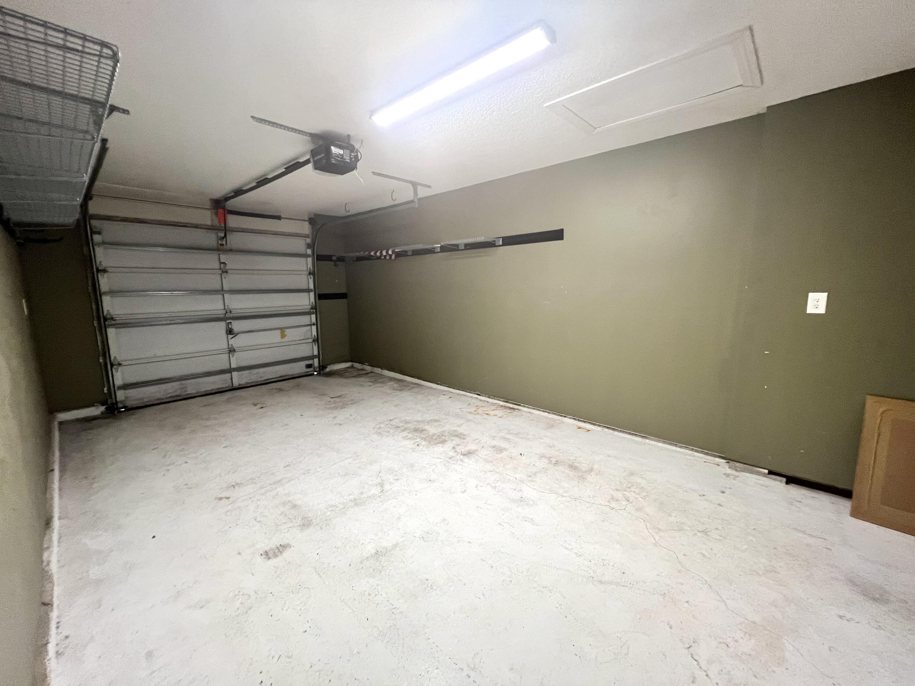 SCHNEIDER DRIVE T/H - Residential Lease