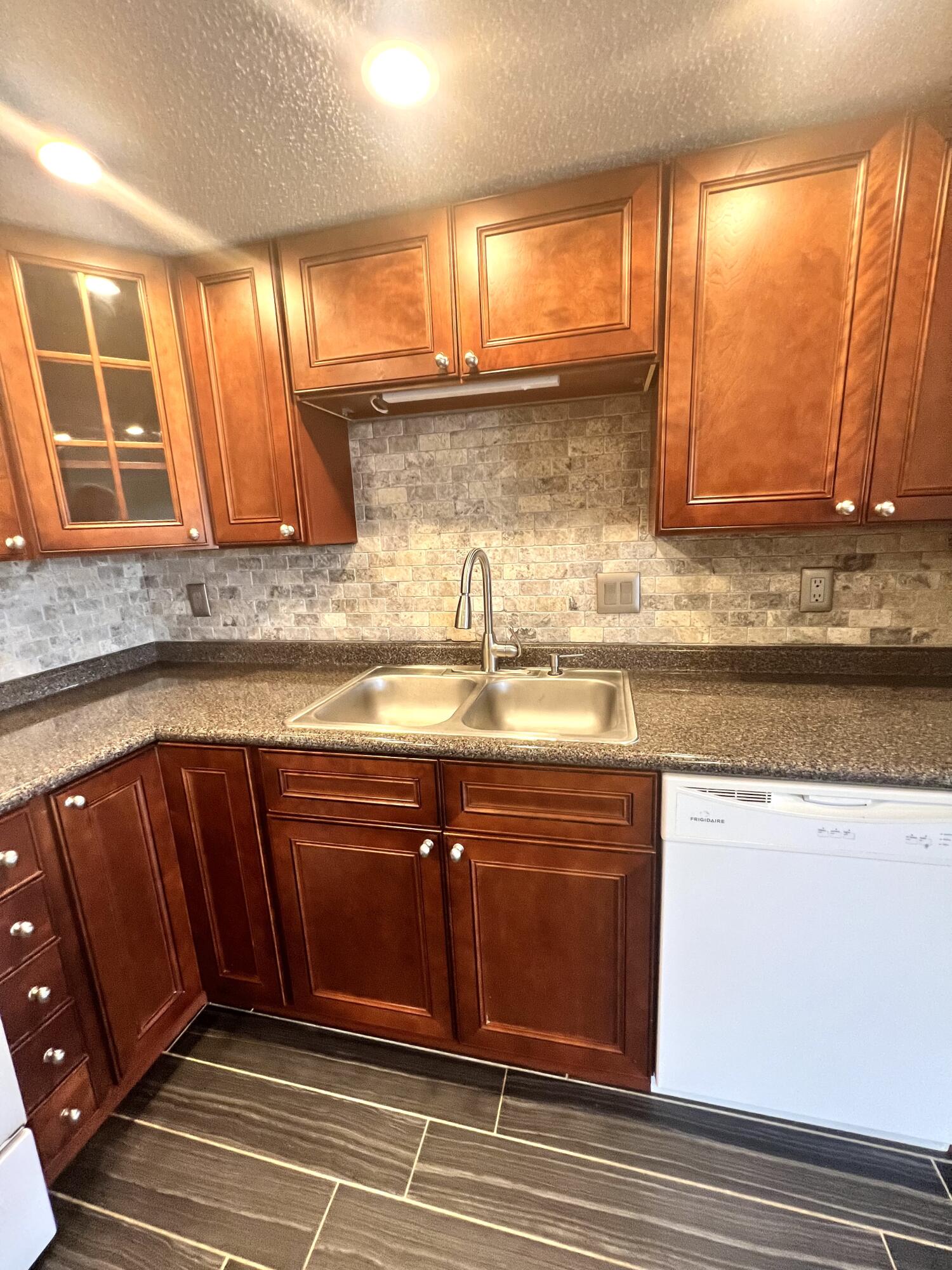 SCHNEIDER DRIVE T/H - Residential Lease