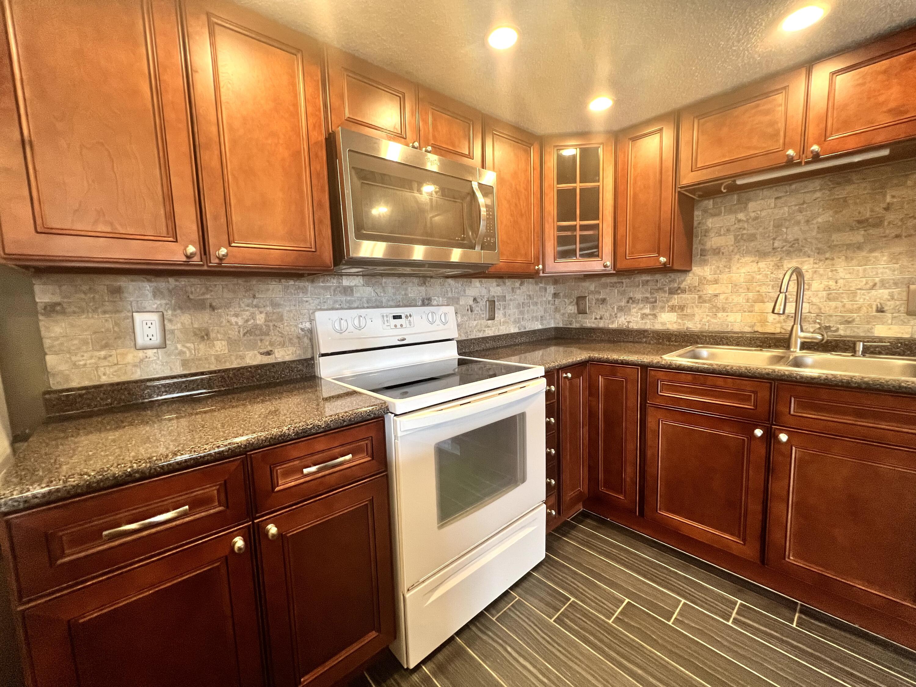 SCHNEIDER DRIVE T/H - Residential Lease