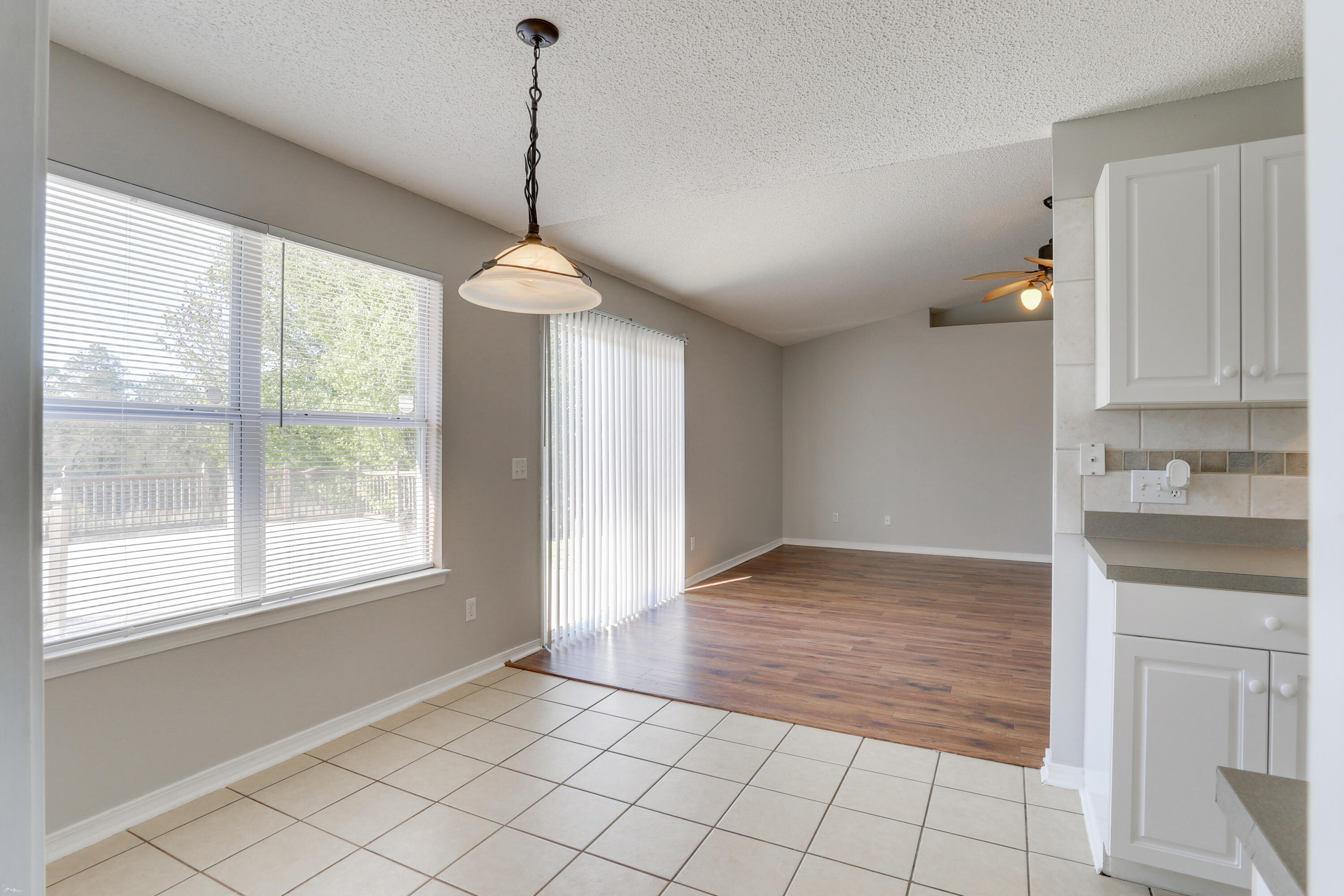 COUNTRYVIEW ESTATES 8TH ADDN - Residential