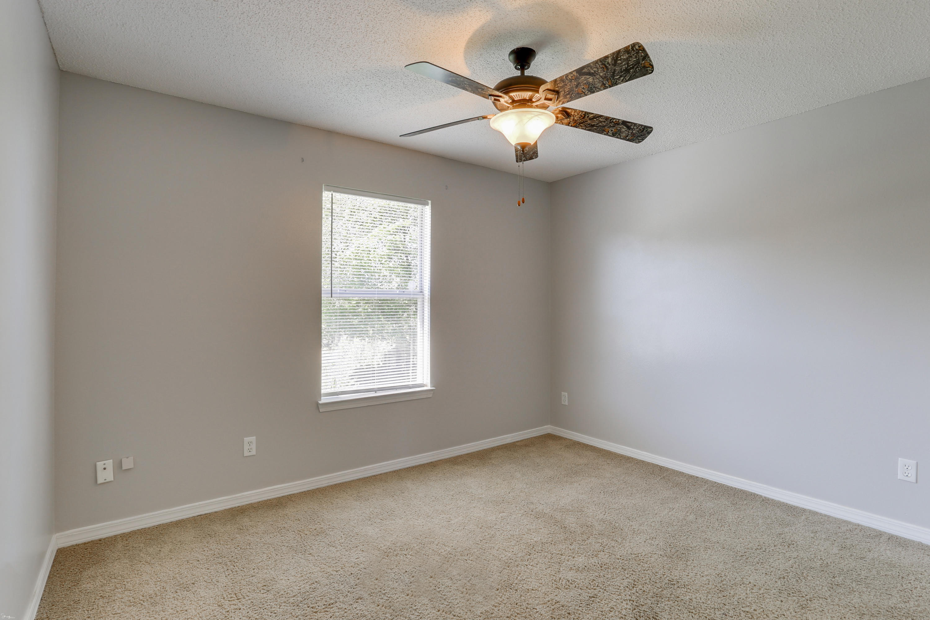 COUNTRYVIEW ESTATES 8TH ADDN - Residential