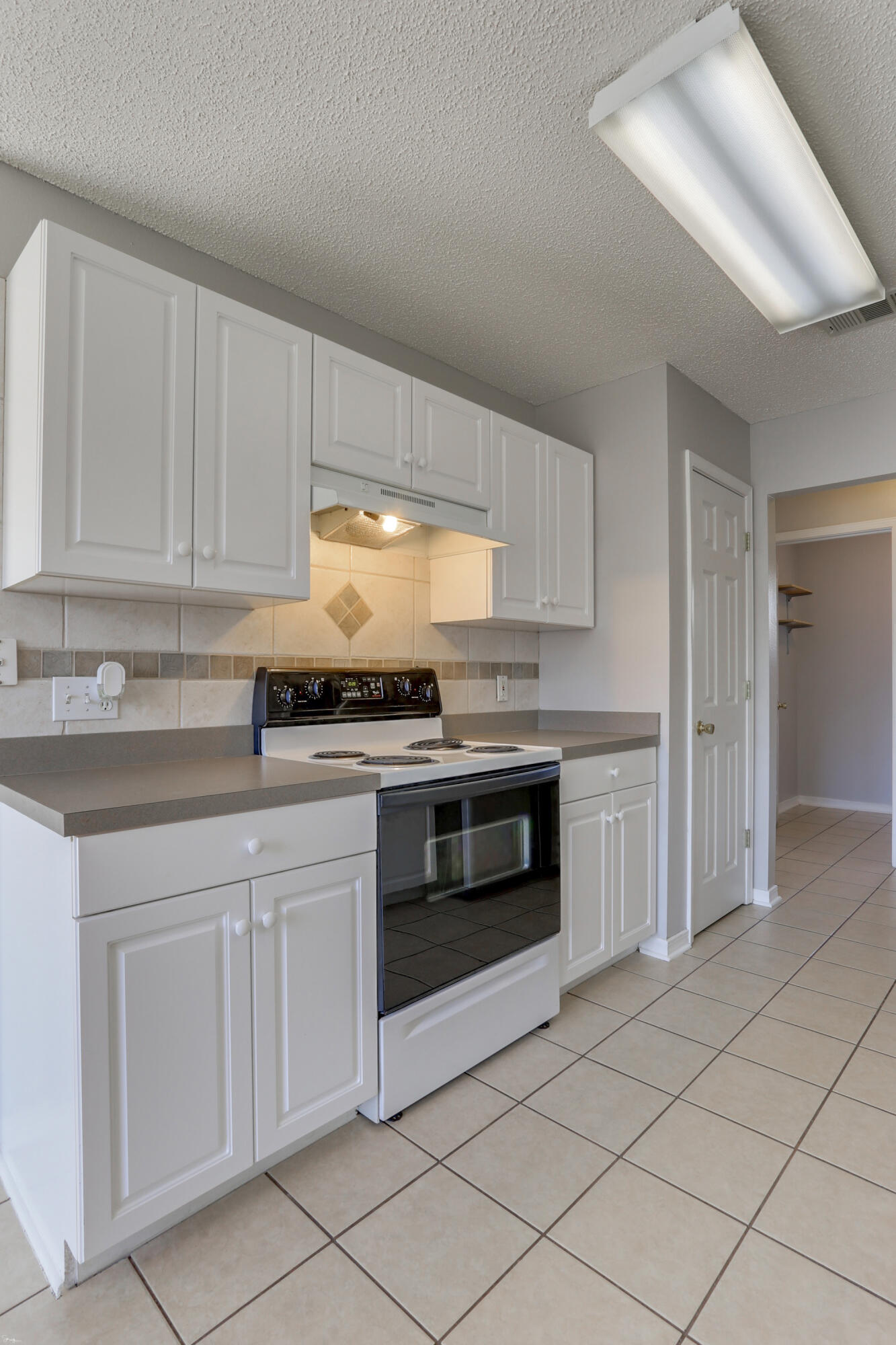 COUNTRYVIEW ESTATES 8TH ADDN - Residential