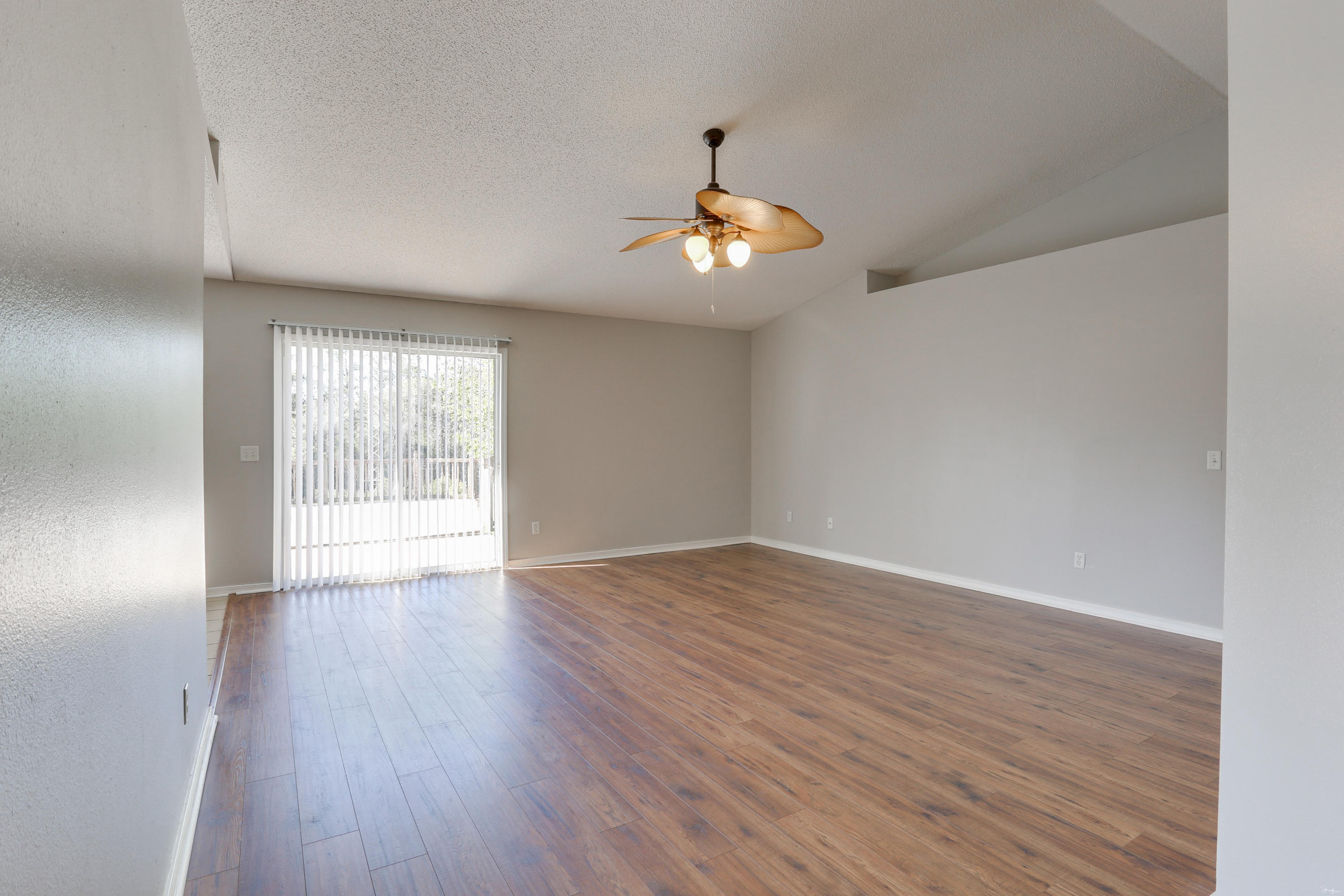 COUNTRYVIEW ESTATES 8TH ADDN - Residential