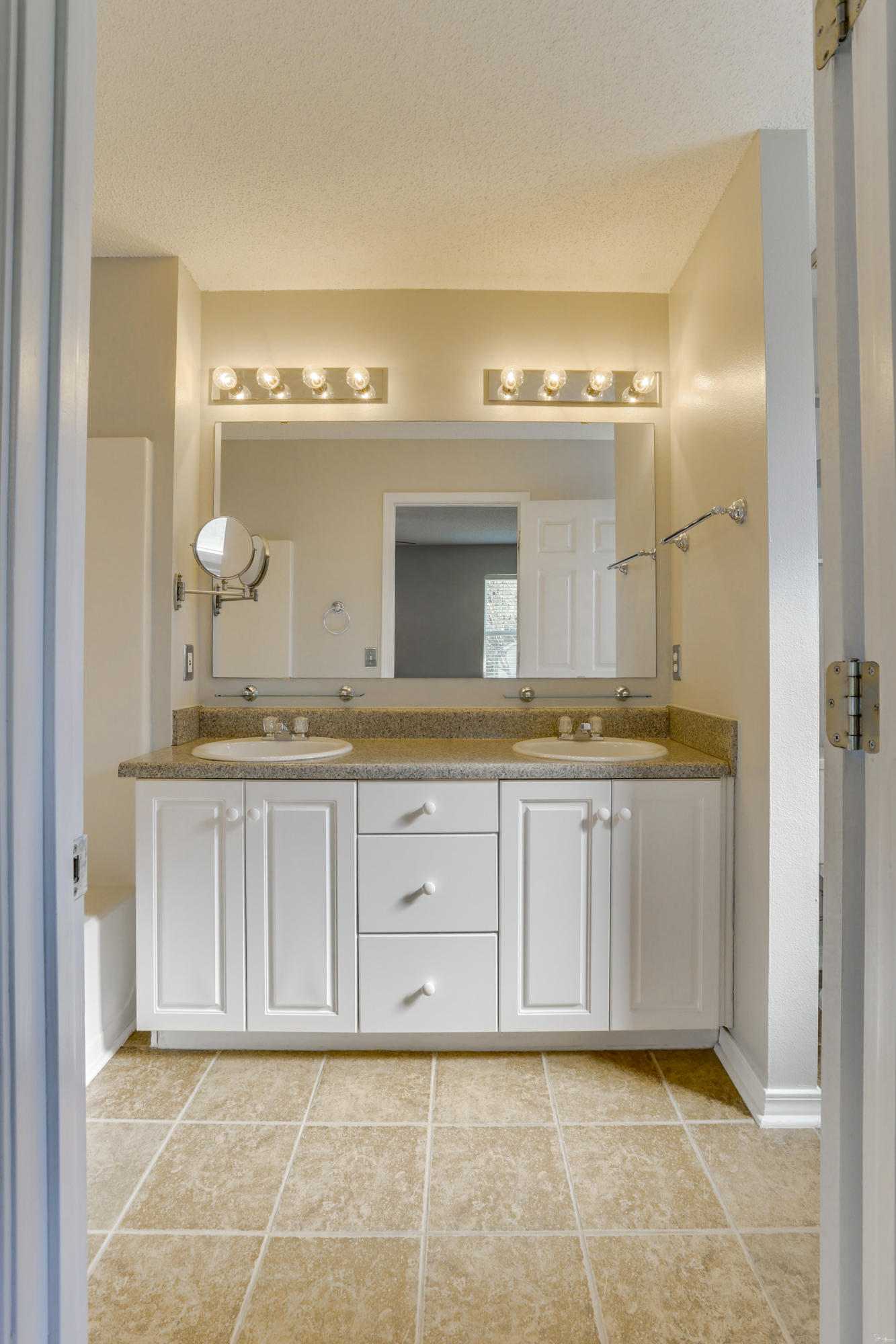 COUNTRYVIEW ESTATES 8TH ADDN - Residential