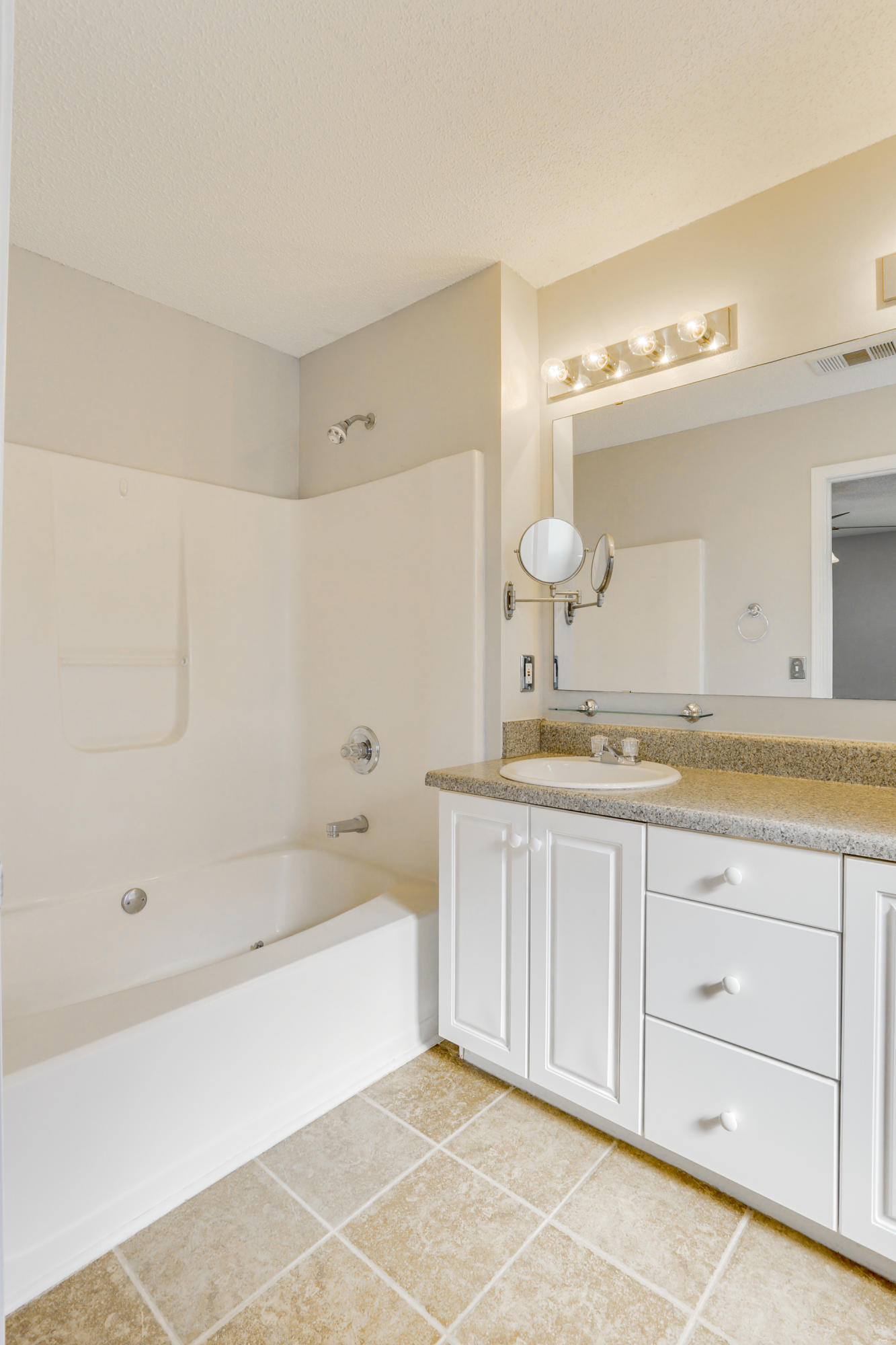 COUNTRYVIEW ESTATES 8TH ADDN - Residential