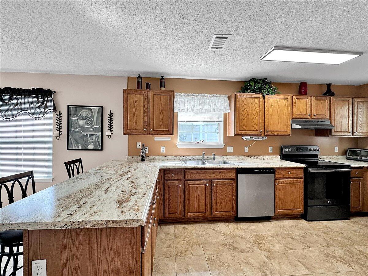 SHADOW LAKES - Residential