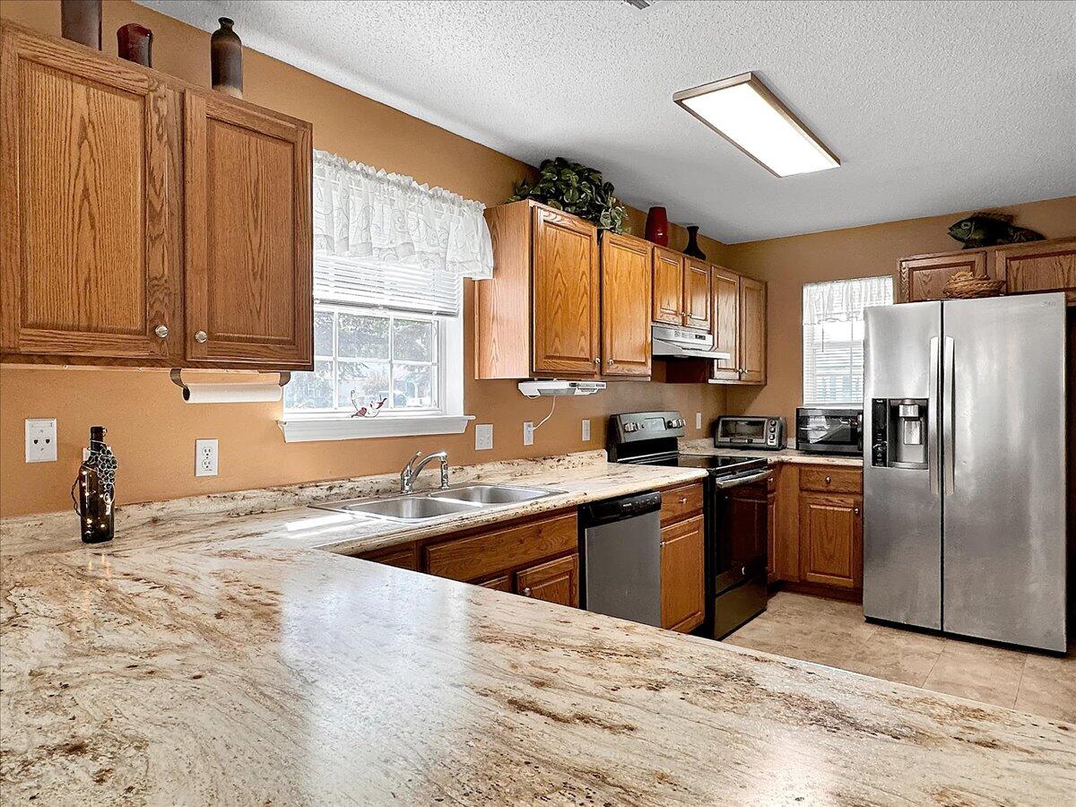 SHADOW LAKES - Residential