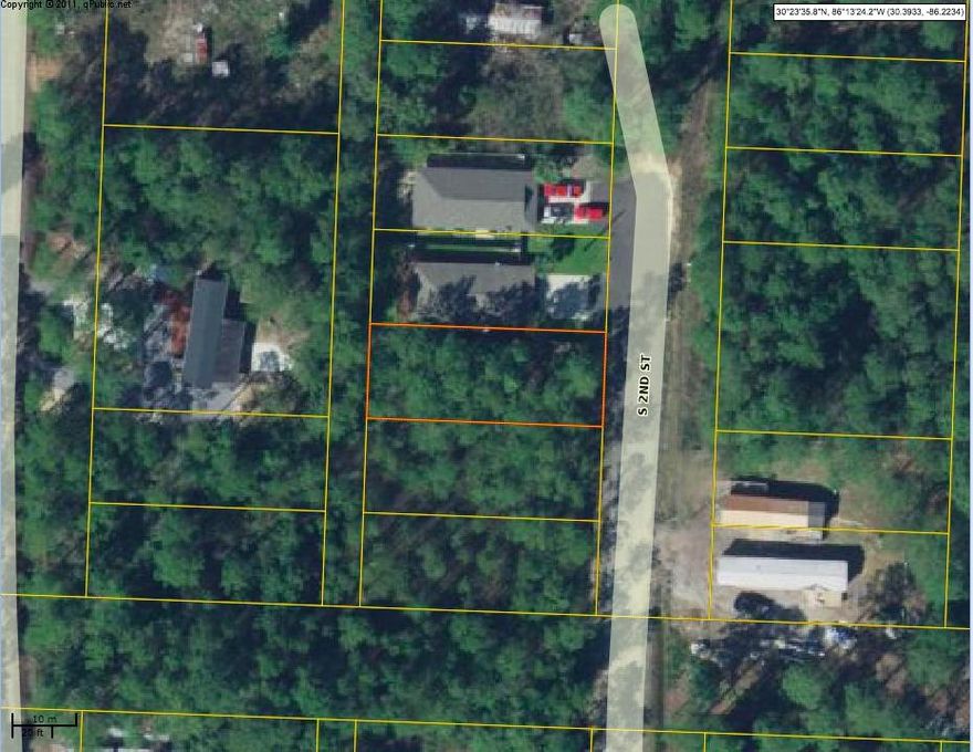Affordable residential lot in Santa Rosa Beach. Public sewer and water, are available. Buyer is to do their own diligence. No HOA Fees or build out time. Great location, near the bay, dinning, shopping, and the white sandy beaches.