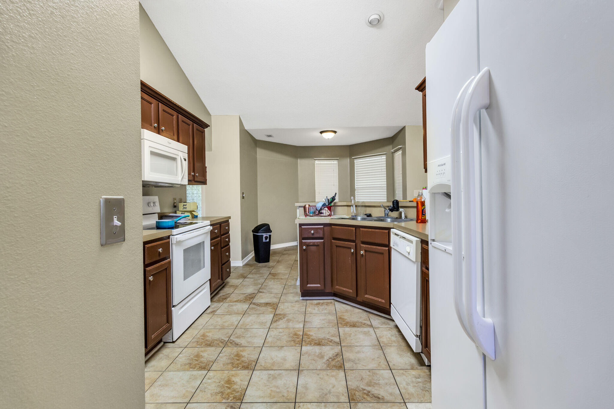 RIVERCHASE S/D PH 1 - Residential Lease