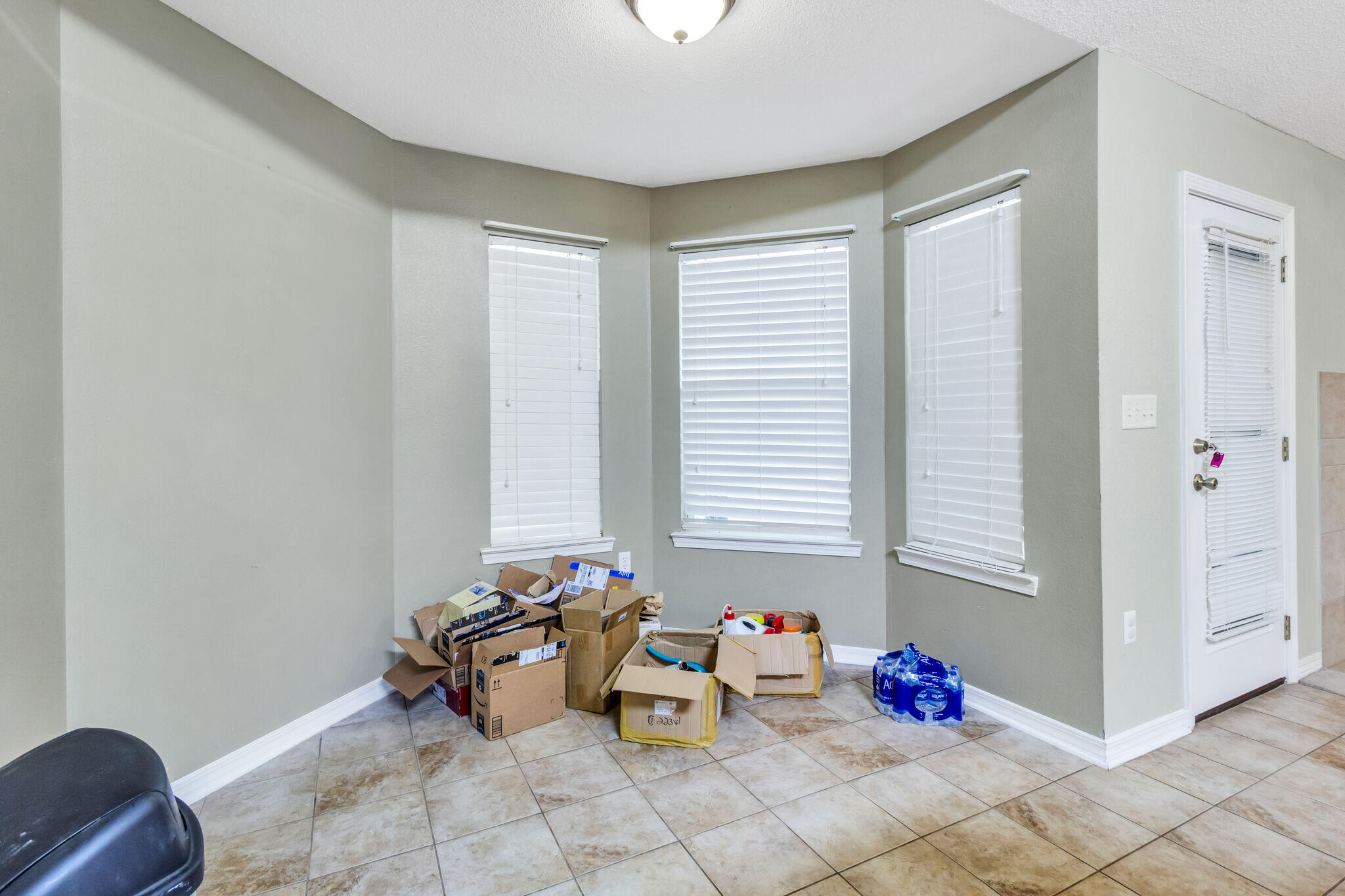 RIVERCHASE S/D PH 1 - Residential Lease