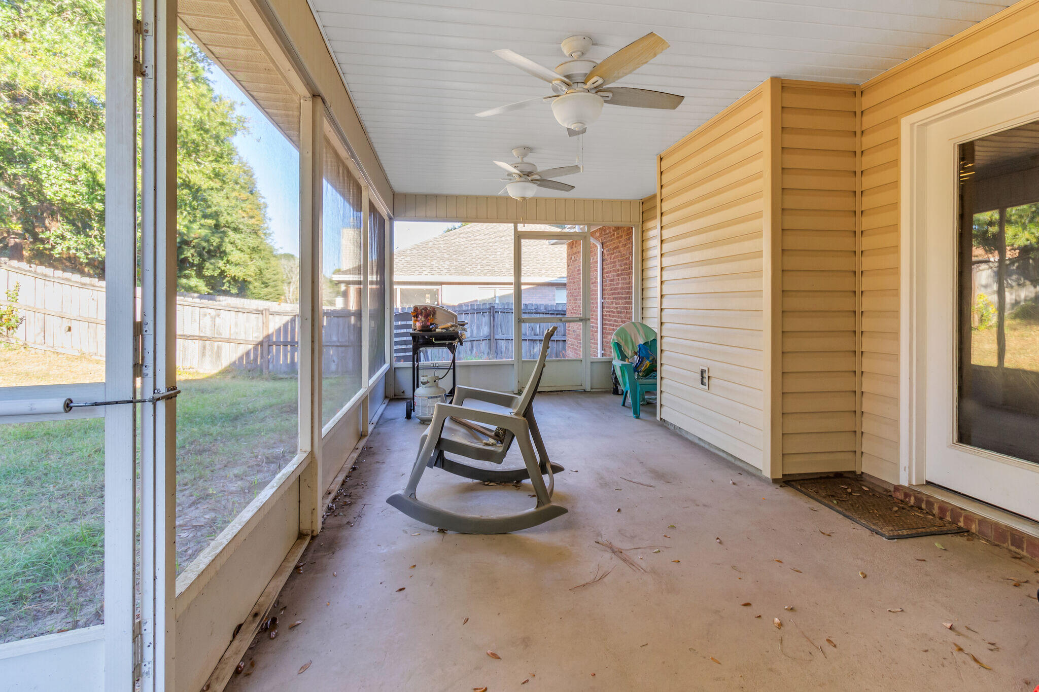 RIVERCHASE S/D PH 1 - Residential Lease