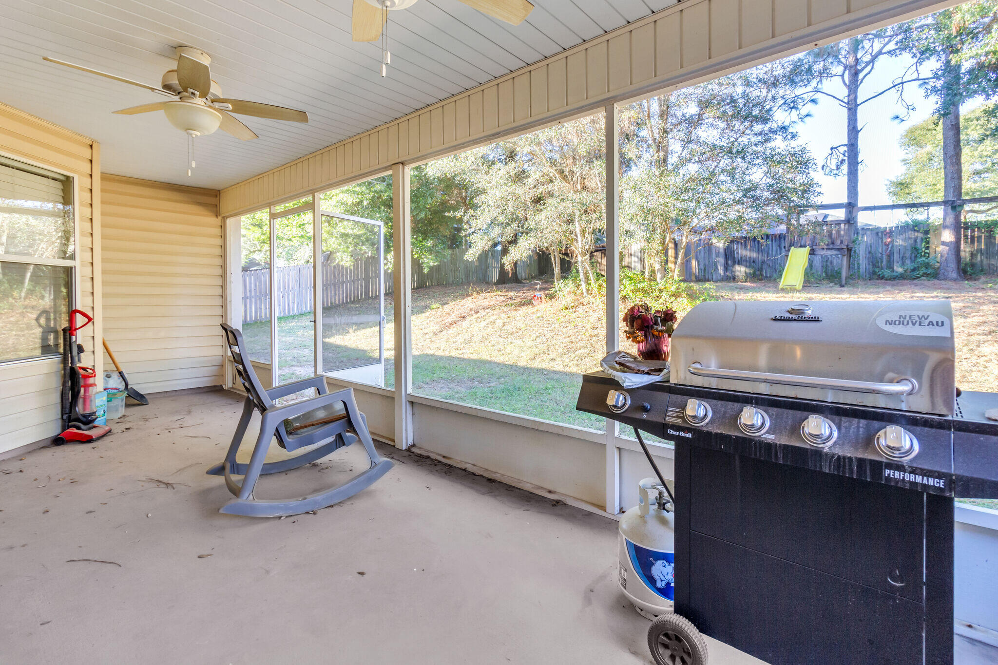 RIVERCHASE S/D PH 1 - Residential Lease