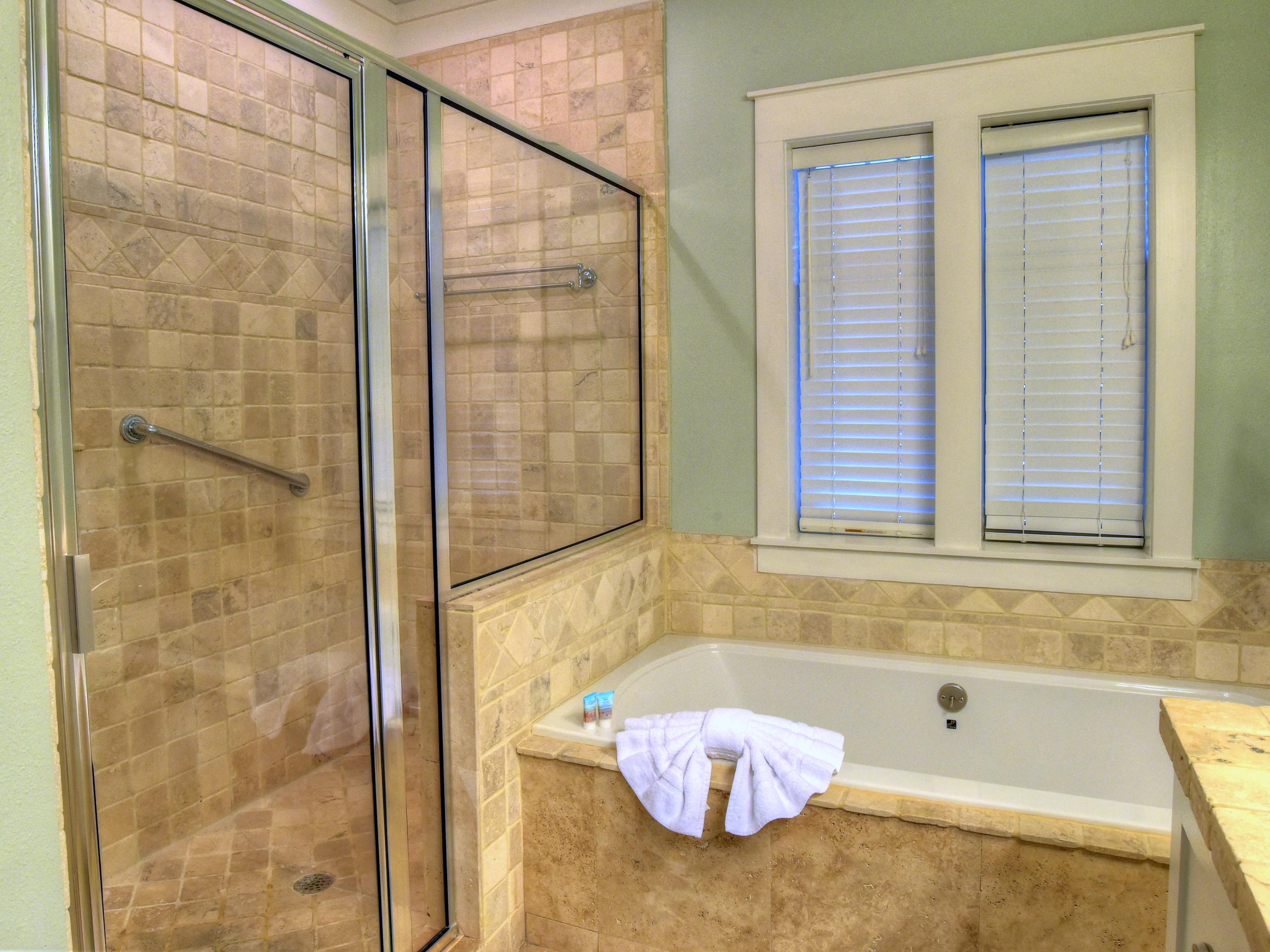 MAGNOLIA BAY - Residential