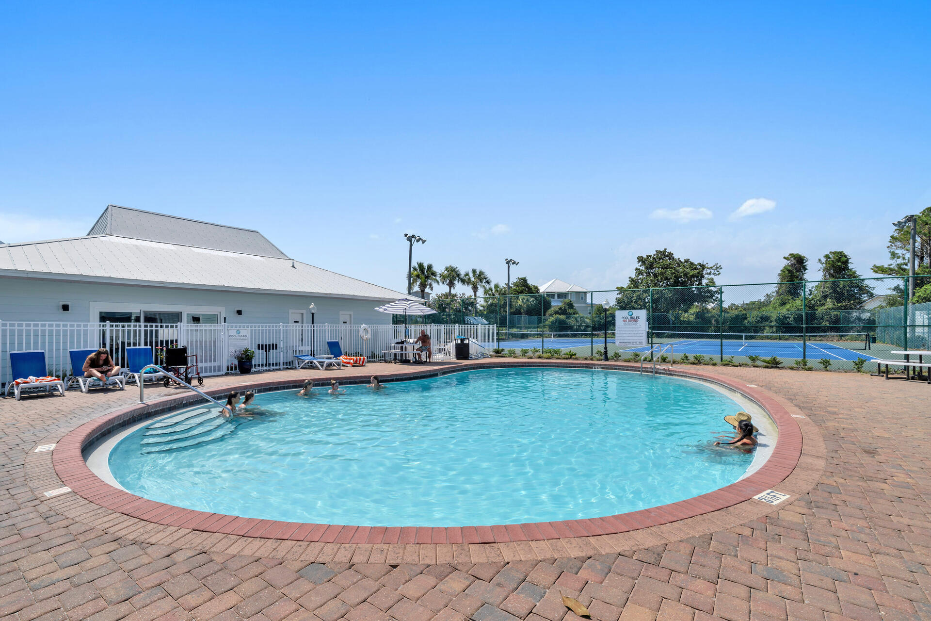 BEACHSIDE VILLAS CONDO PH 1 - Residential