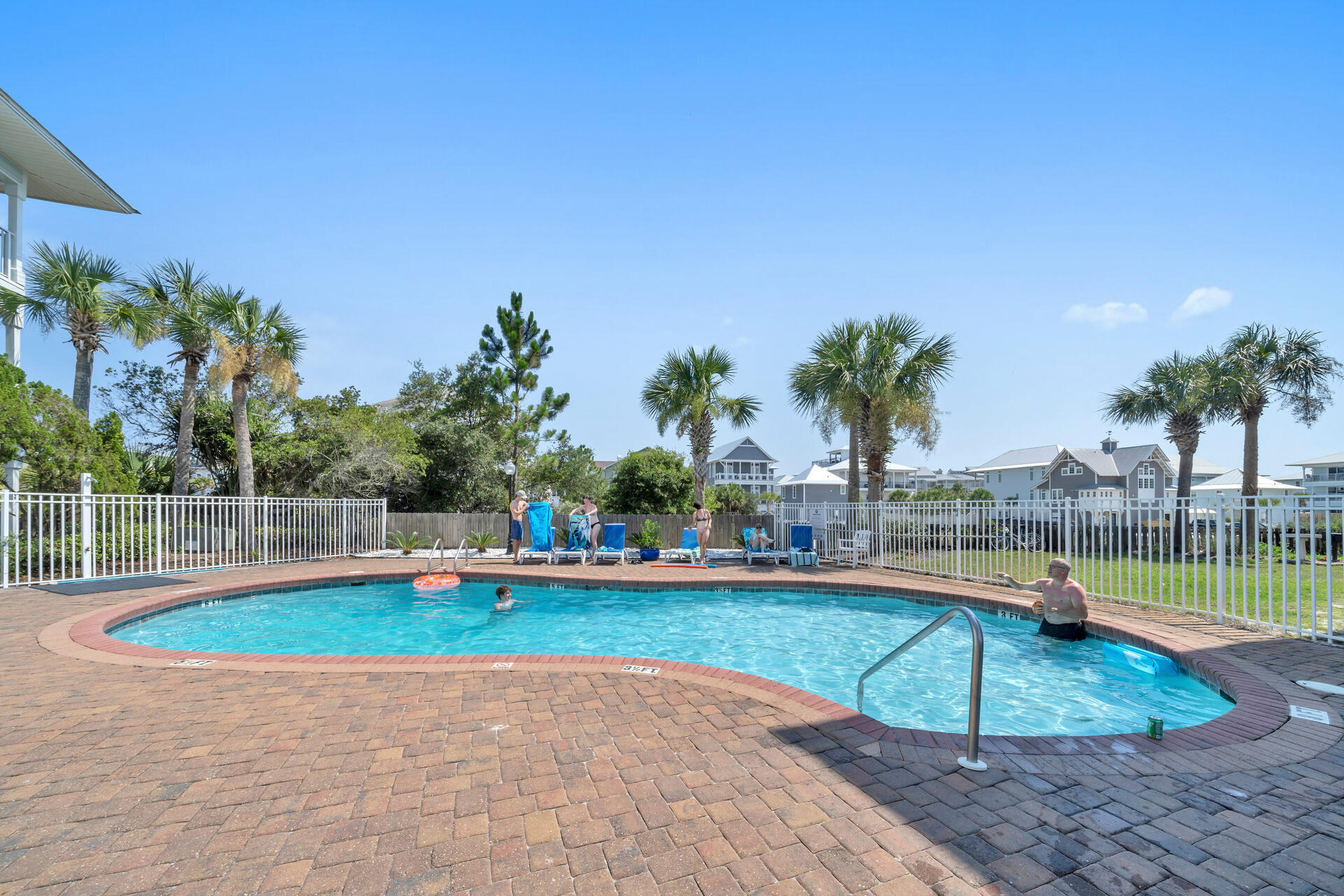 BEACHSIDE VILLAS CONDO PH 1 - Residential