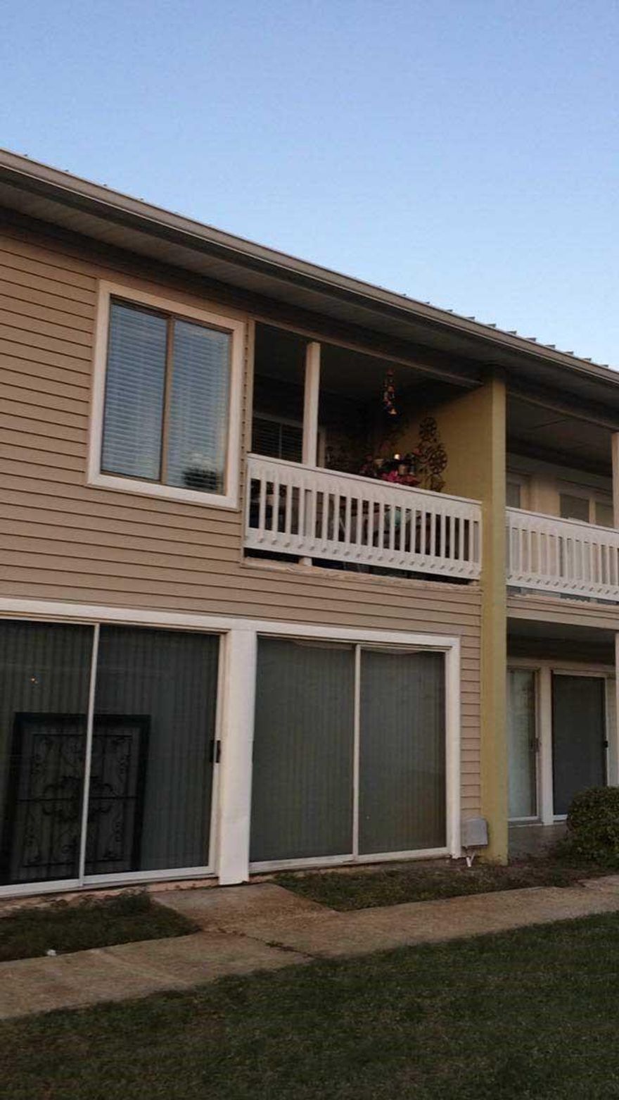 Central Destin Location, directly across Highway 98 from the Beach. 216 Unit, 19 Acre, w/Lake Condominium Site. 26 two-story Buildings on Property, each have 8 Units, which are all corner units. This recently completely renovated Unit has twosame size bedrooms with a Jack & Jill bathroom between the bedrooms. New Kitchen, Inside Washer & Dryer Laundry Room, 6' x 10' Balcony w/one sliding glass door. Tile Floors in the Living - Dining - Kitchen - Bathroom, and Carpet in the Bedrooms.