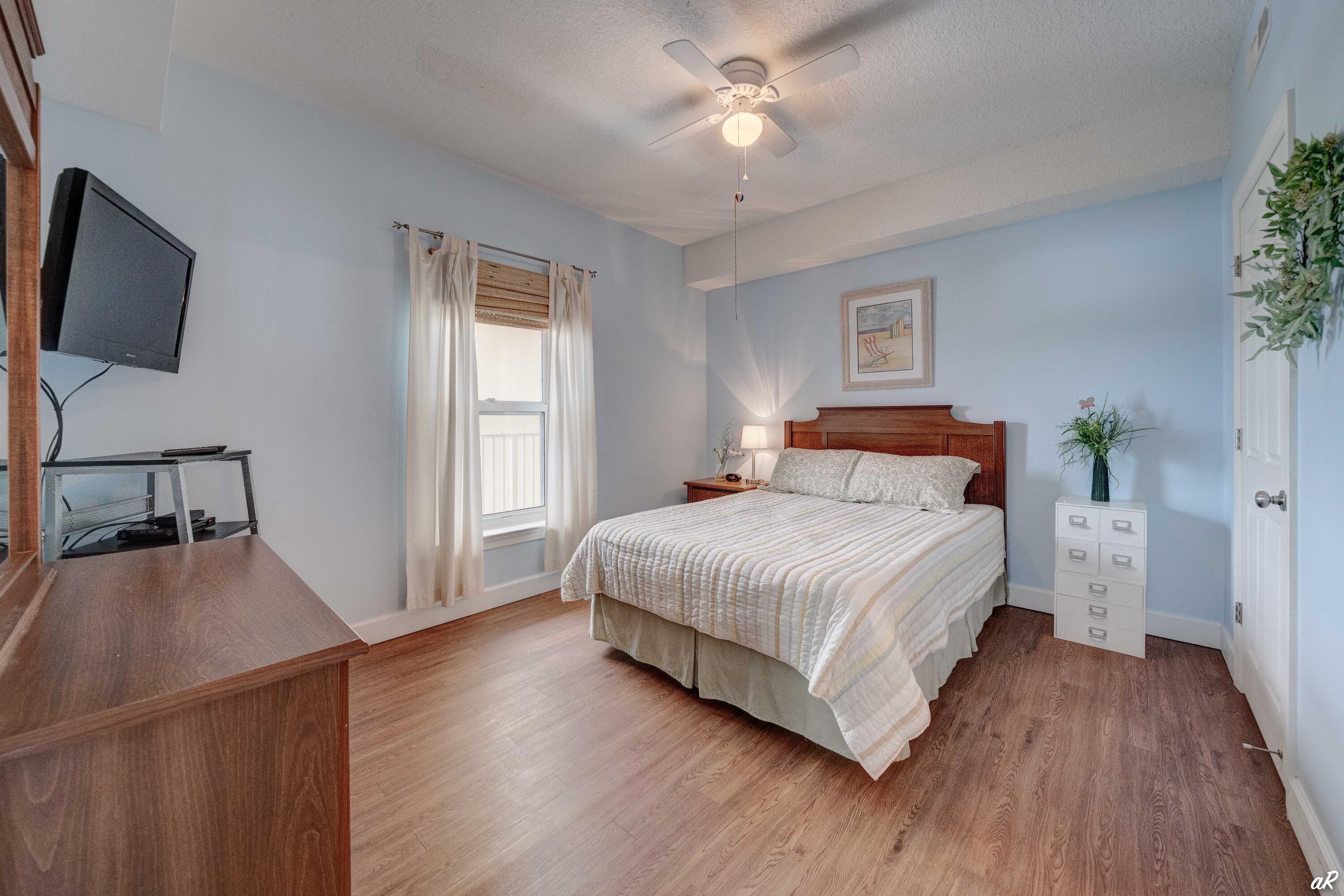 EMERALD ISLE - Residential