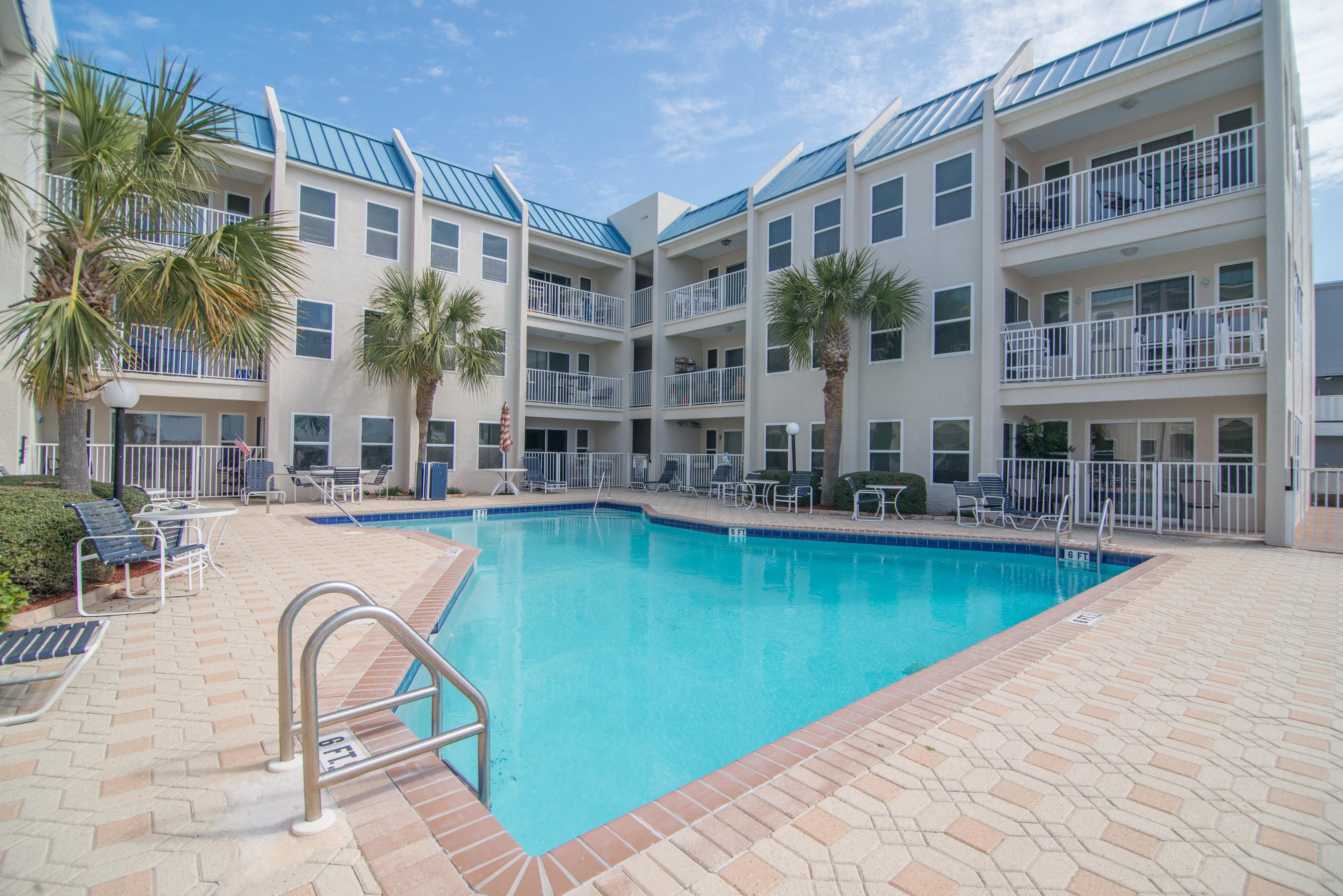 POOLSIDE VILLAS CONDO - Residential