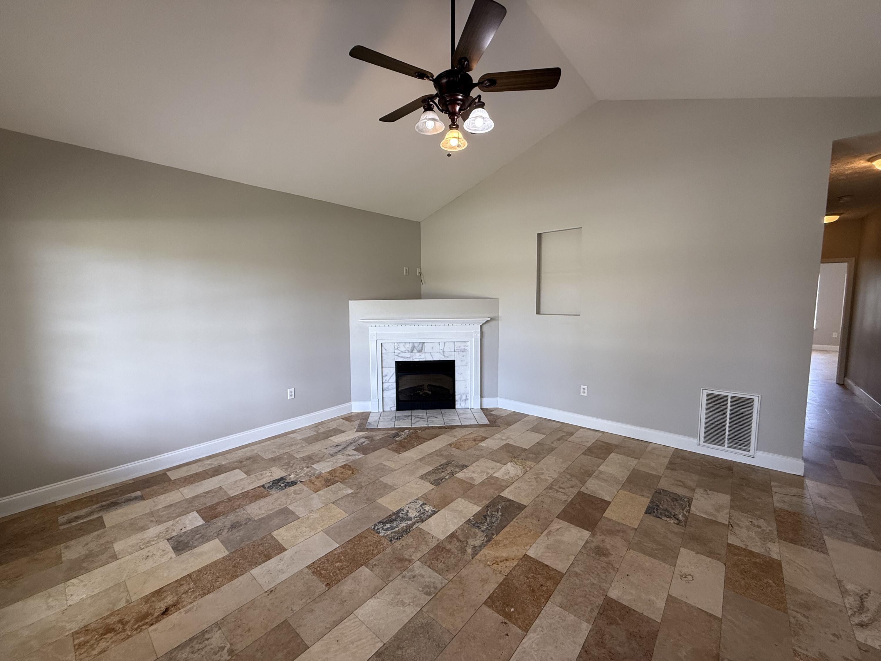 BRANDON OAKS 2ND ADD - Residential Lease