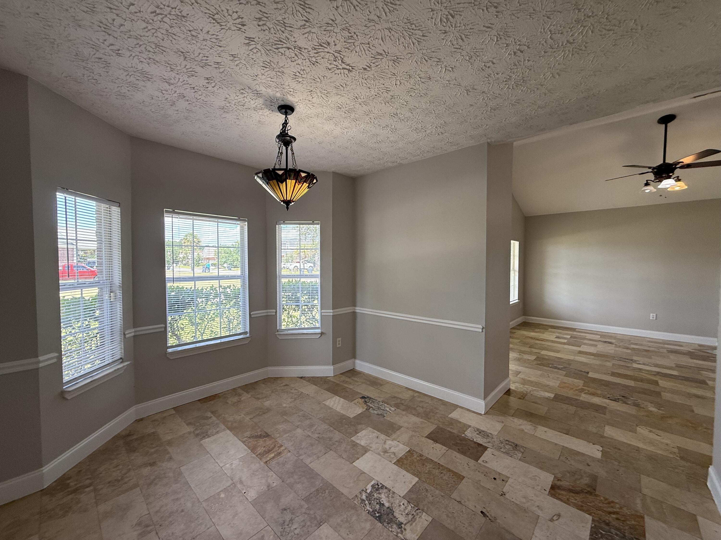 BRANDON OAKS 2ND ADD - Residential Lease