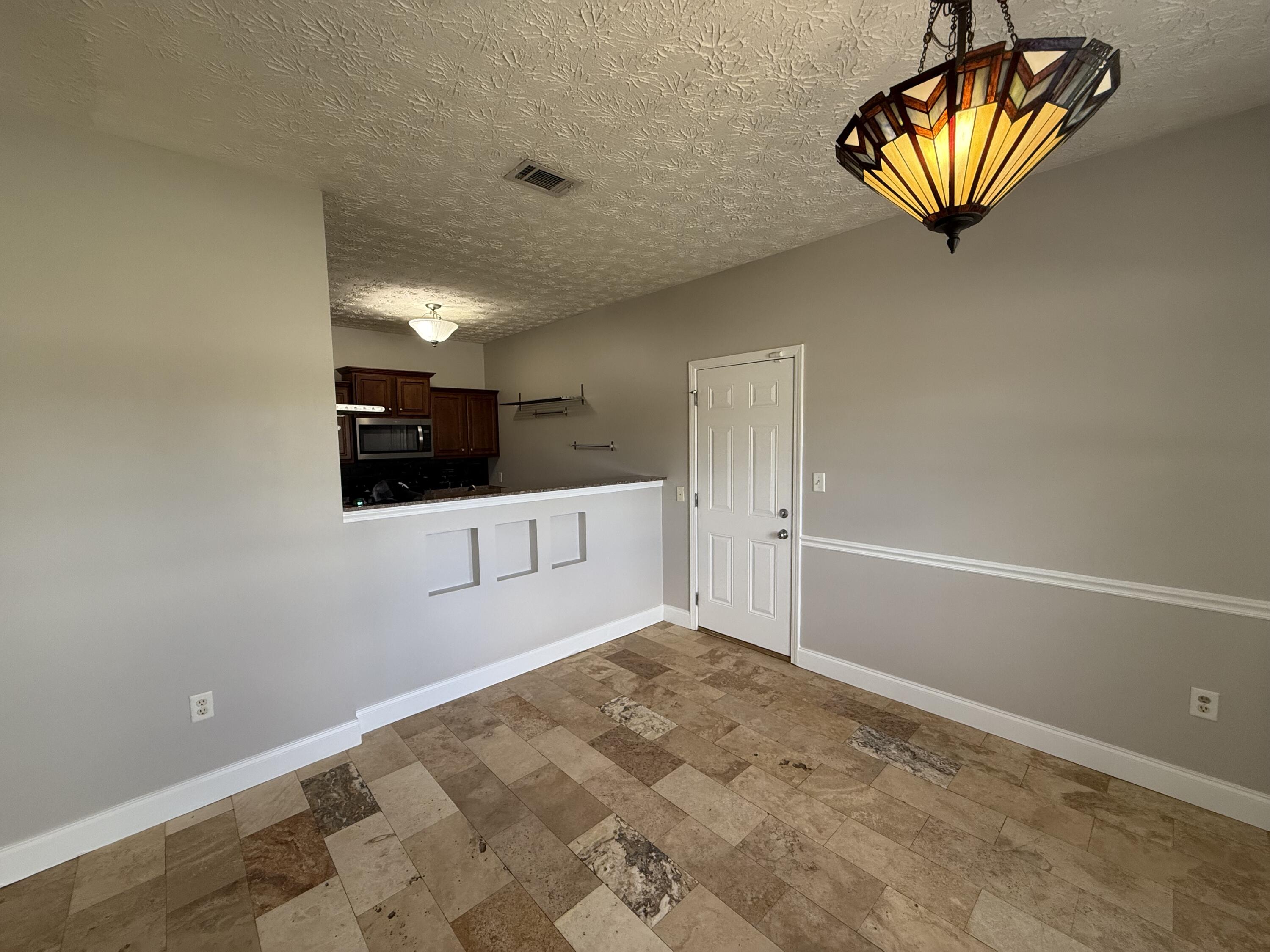 BRANDON OAKS 2ND ADD - Residential Lease