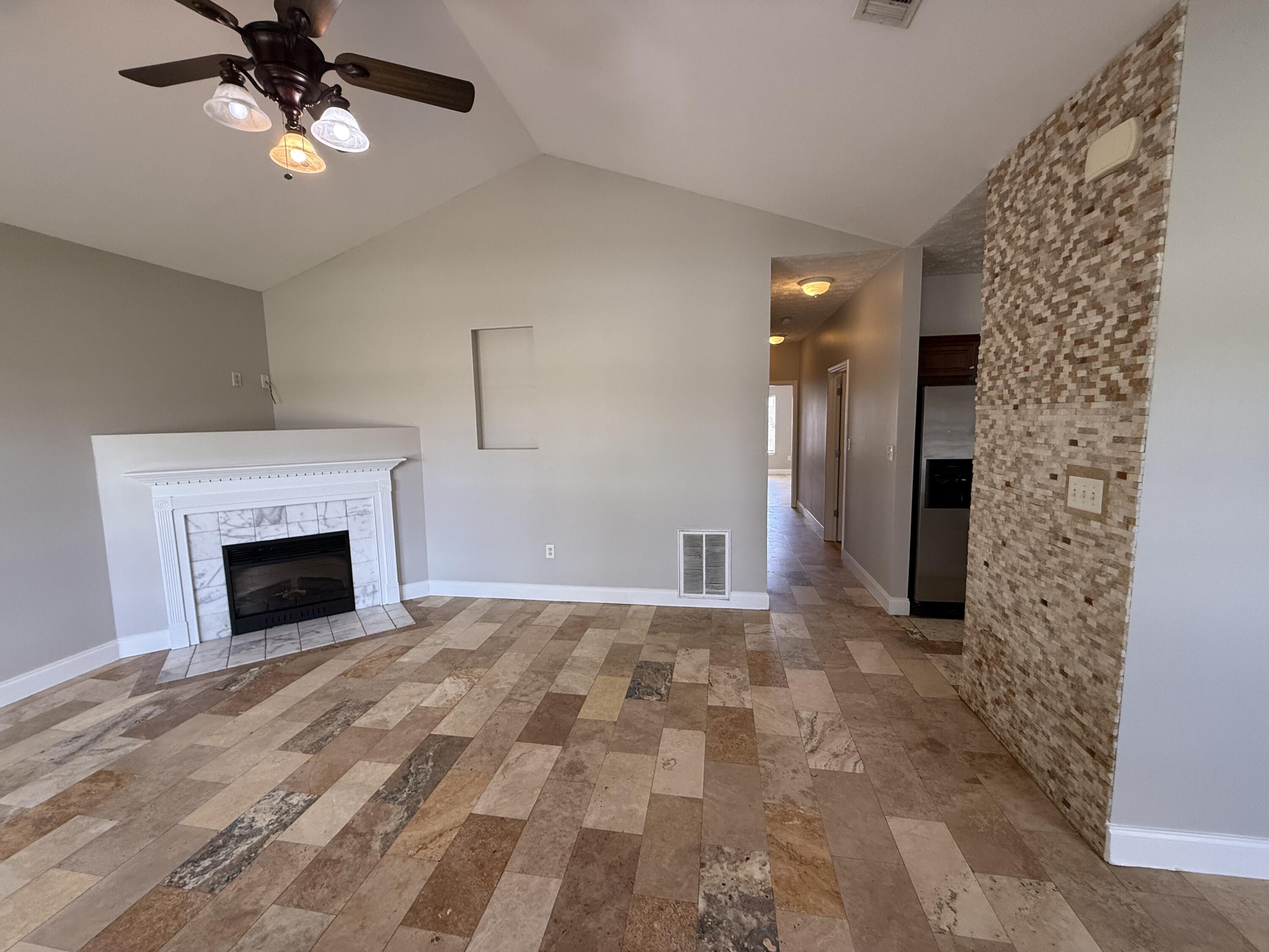 BRANDON OAKS 2ND ADD - Residential Lease