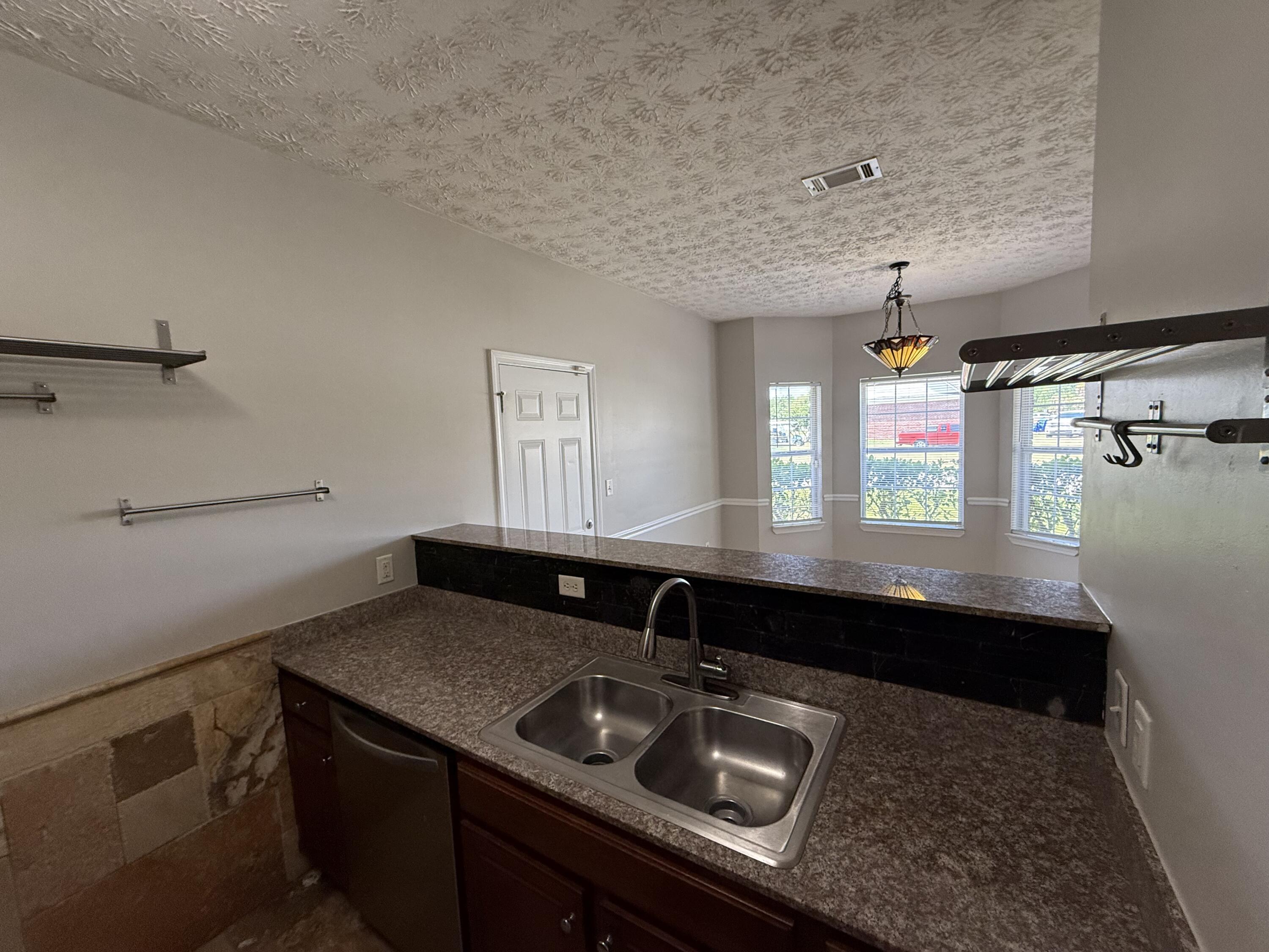 BRANDON OAKS 2ND ADD - Residential Lease