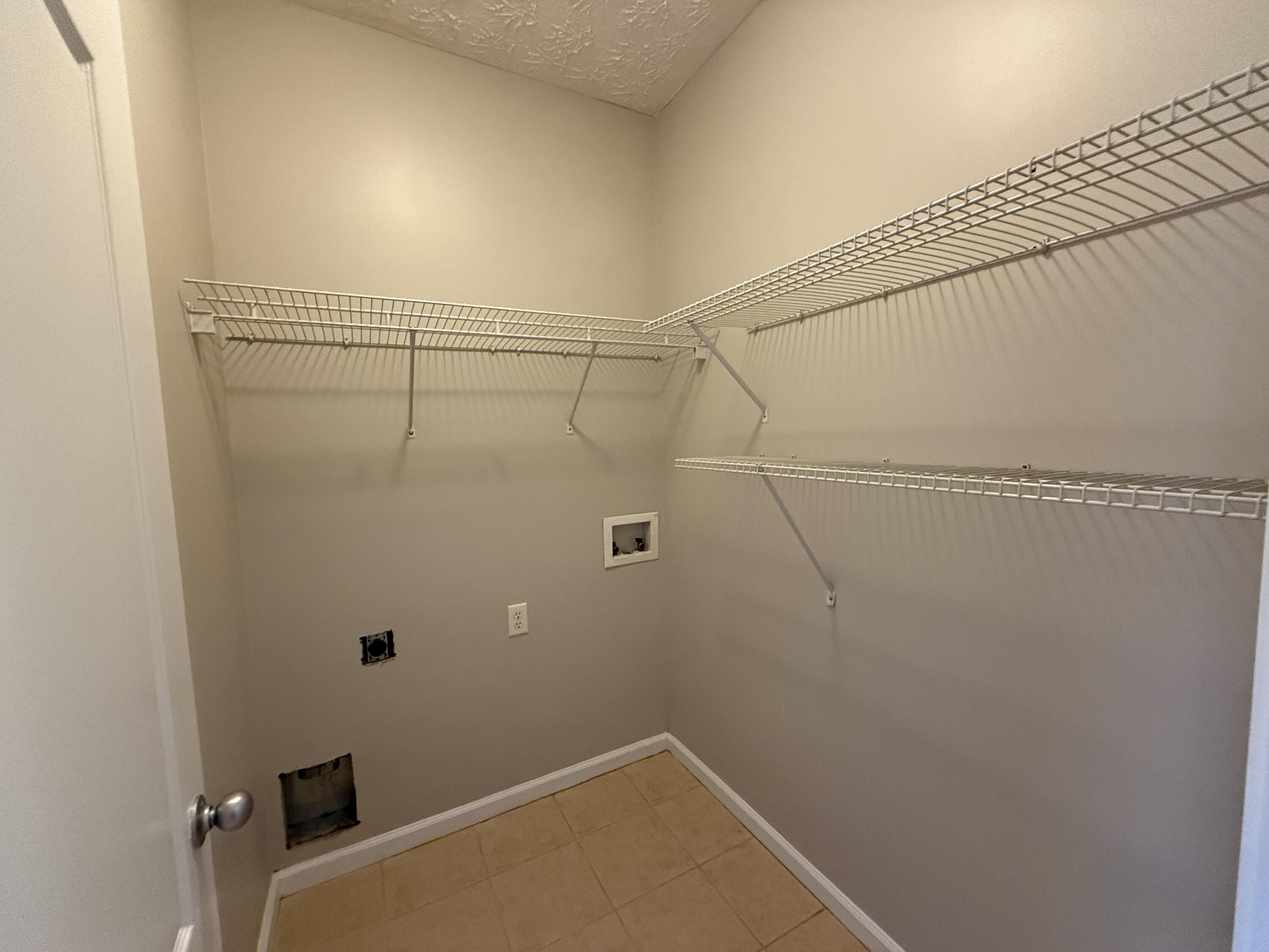 BRANDON OAKS 2ND ADD - Residential Lease