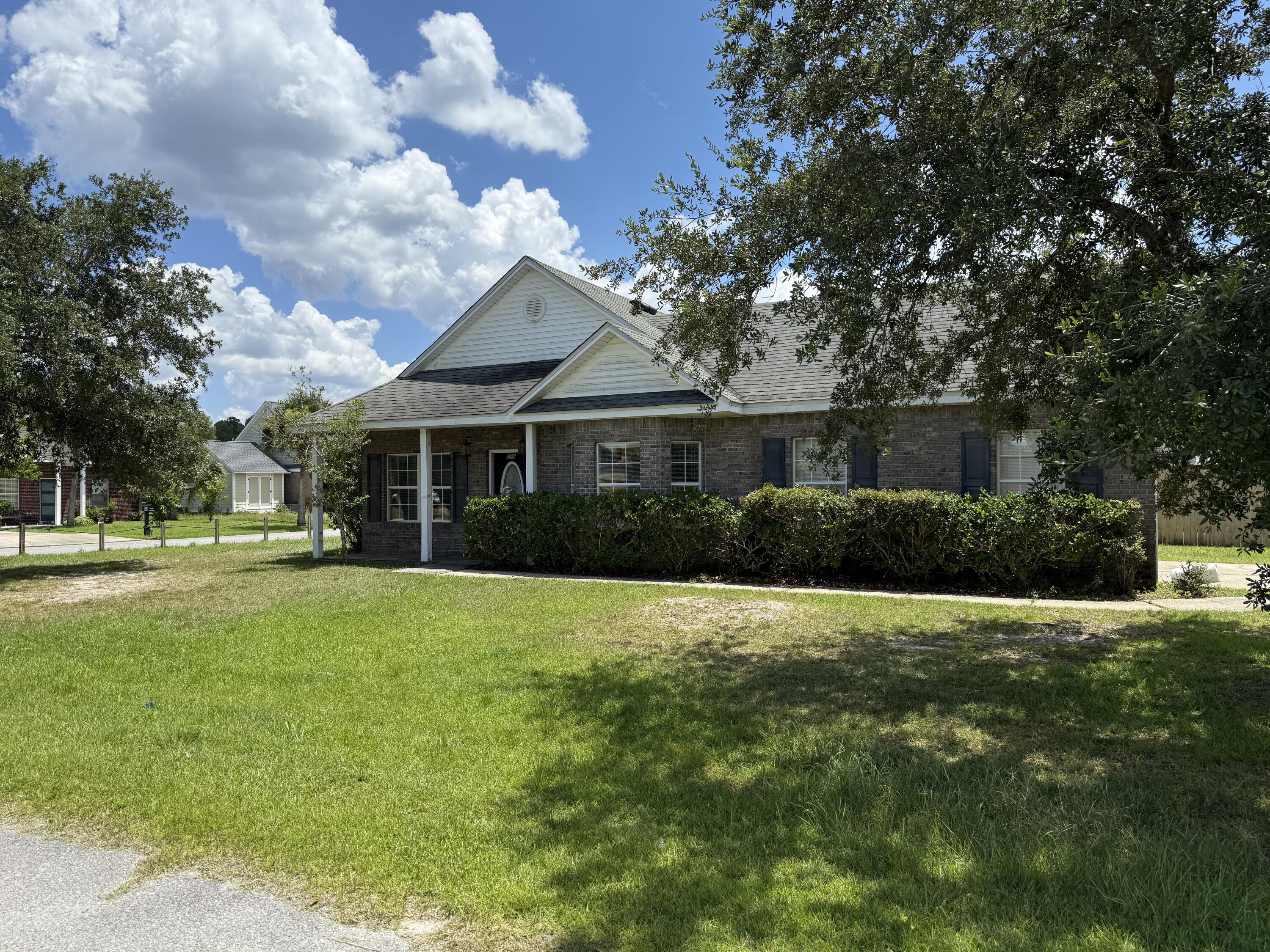 BRANDON OAKS 2ND ADD - Residential Lease