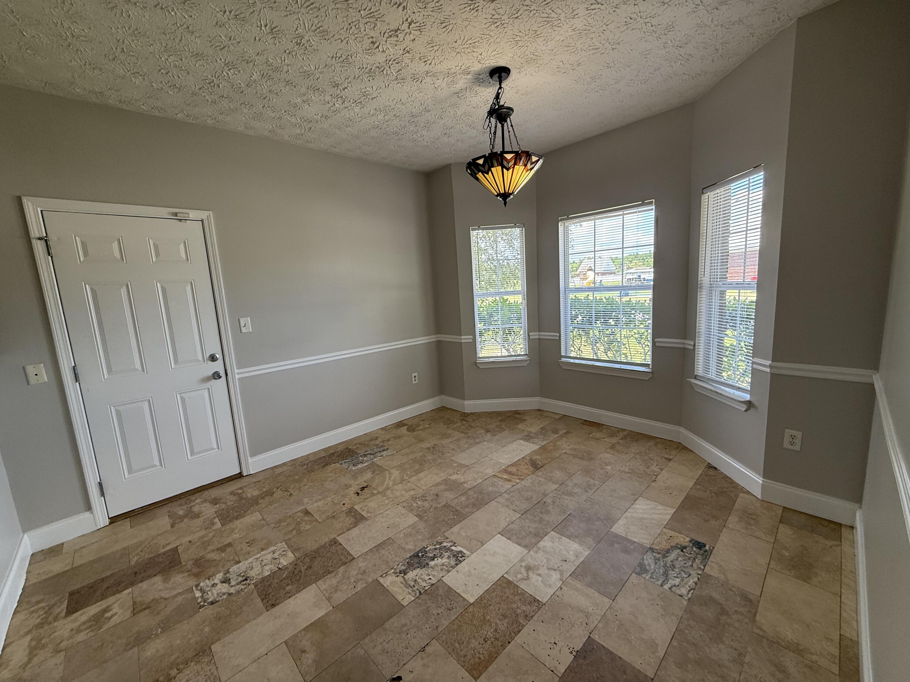 BRANDON OAKS 2ND ADD - Residential Lease