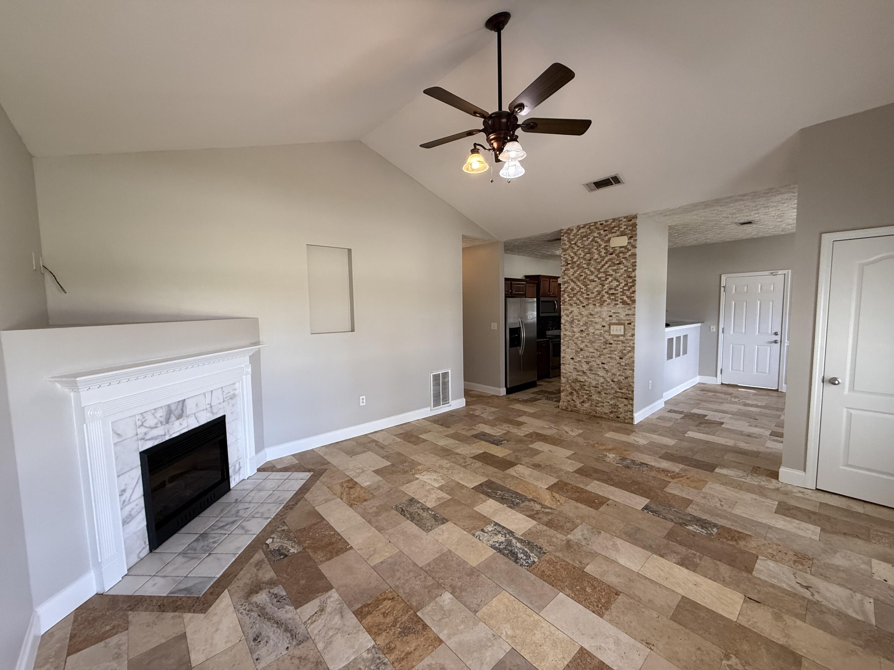 BRANDON OAKS 2ND ADD - Residential Lease