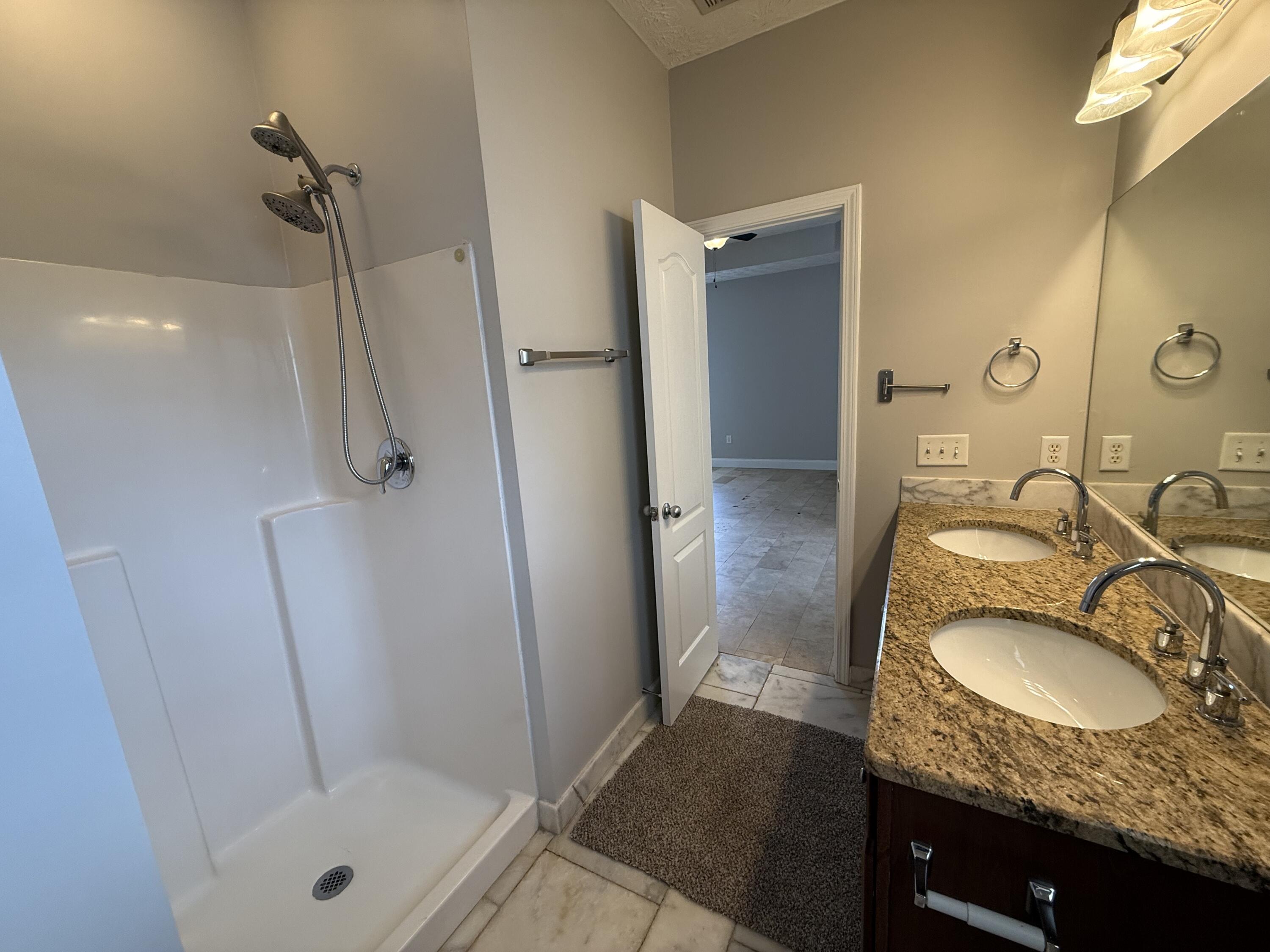 BRANDON OAKS 2ND ADD - Residential Lease