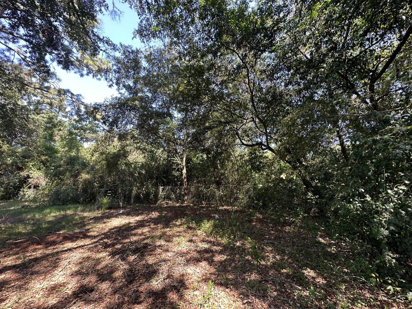 Lot located in central Crestview, suitable for building. Positioned off the main roadways with access to I-10, HWY 85, and HWY 90. The area includes commercial zones with shopping and grocery stores.