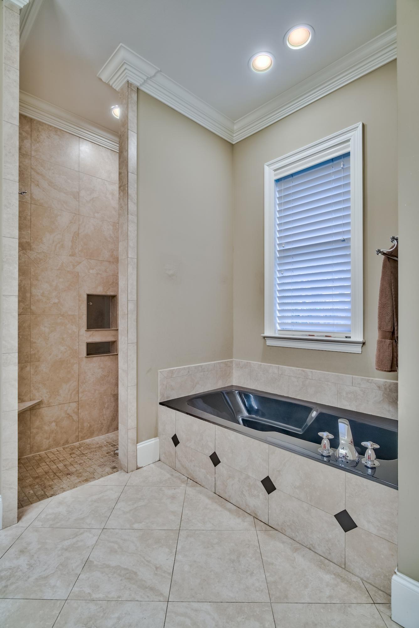 VINEYARD AT RAVEN OAKS - Residential