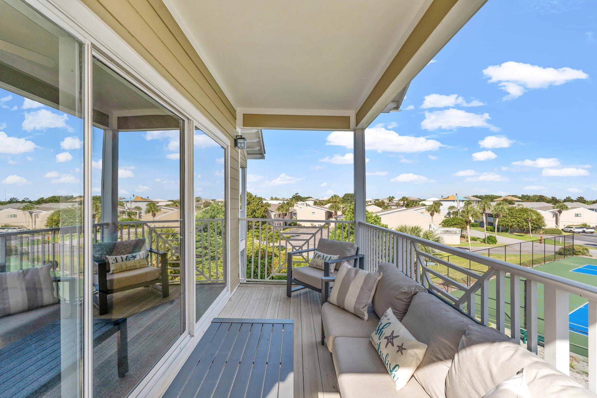 BEACH POINTE T/H - Residential