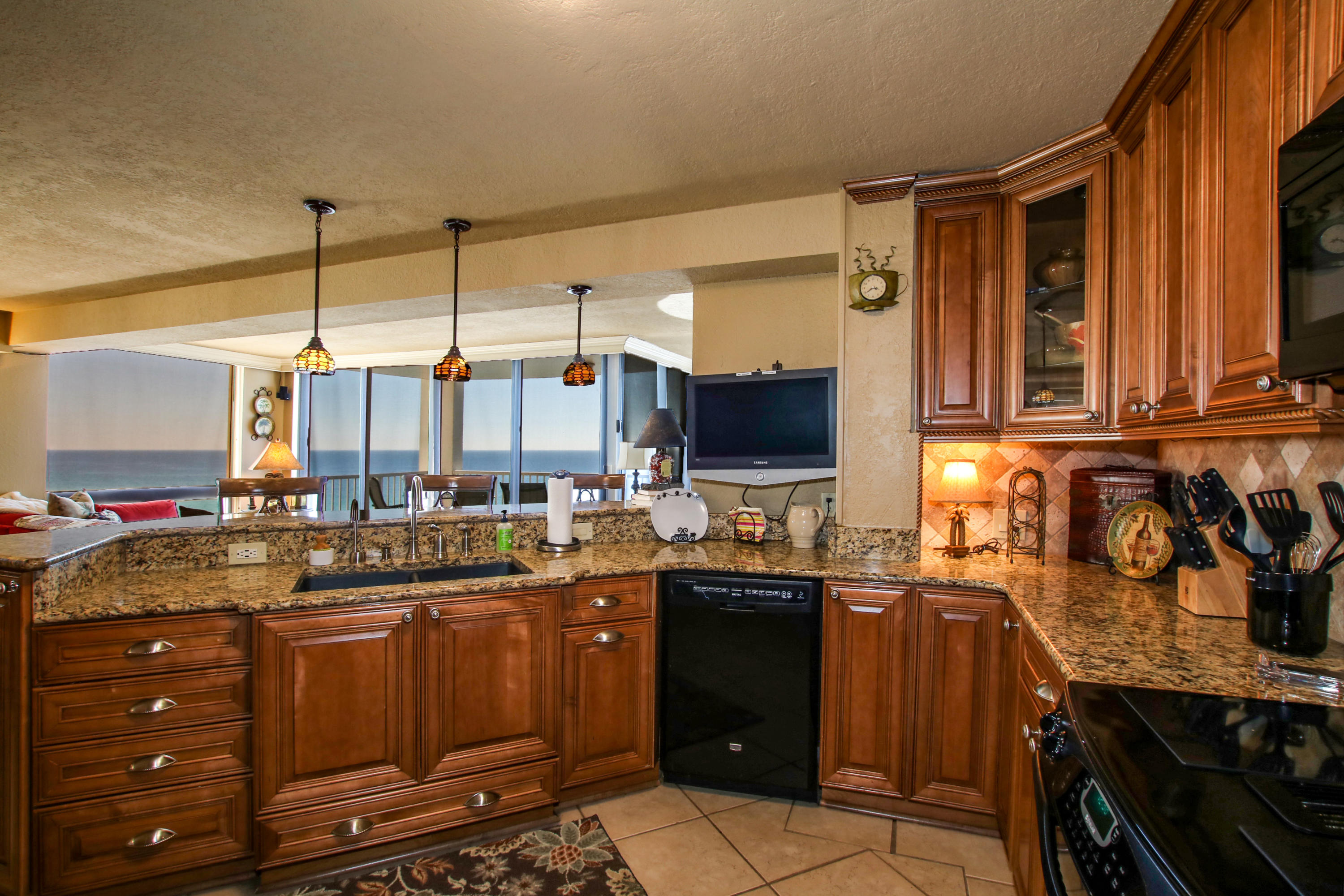 SHORELINE TOWERS 2 - Residential