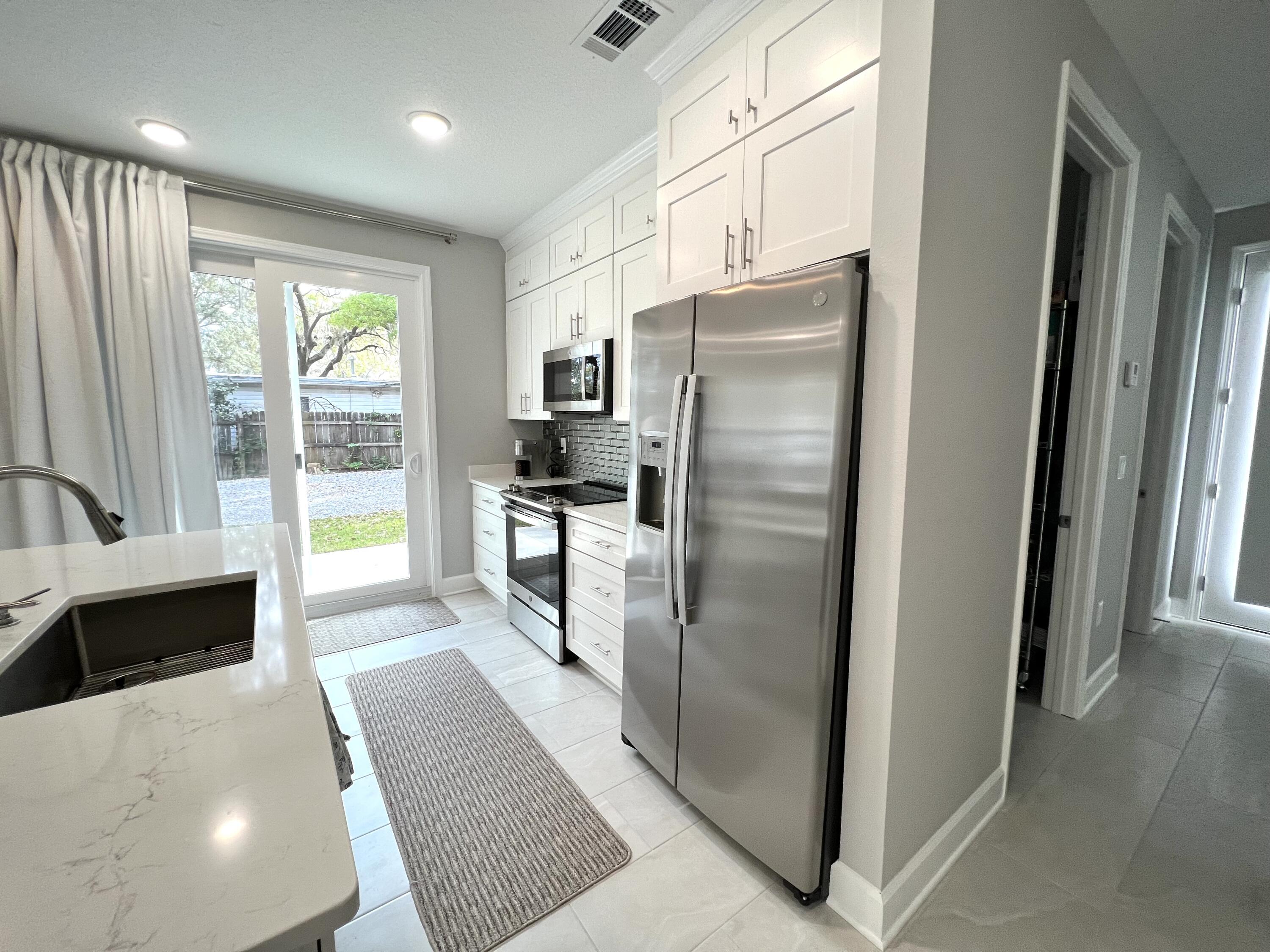 HELMS & ALLEN S/D LOTS 17 & 18 - Residential Lease