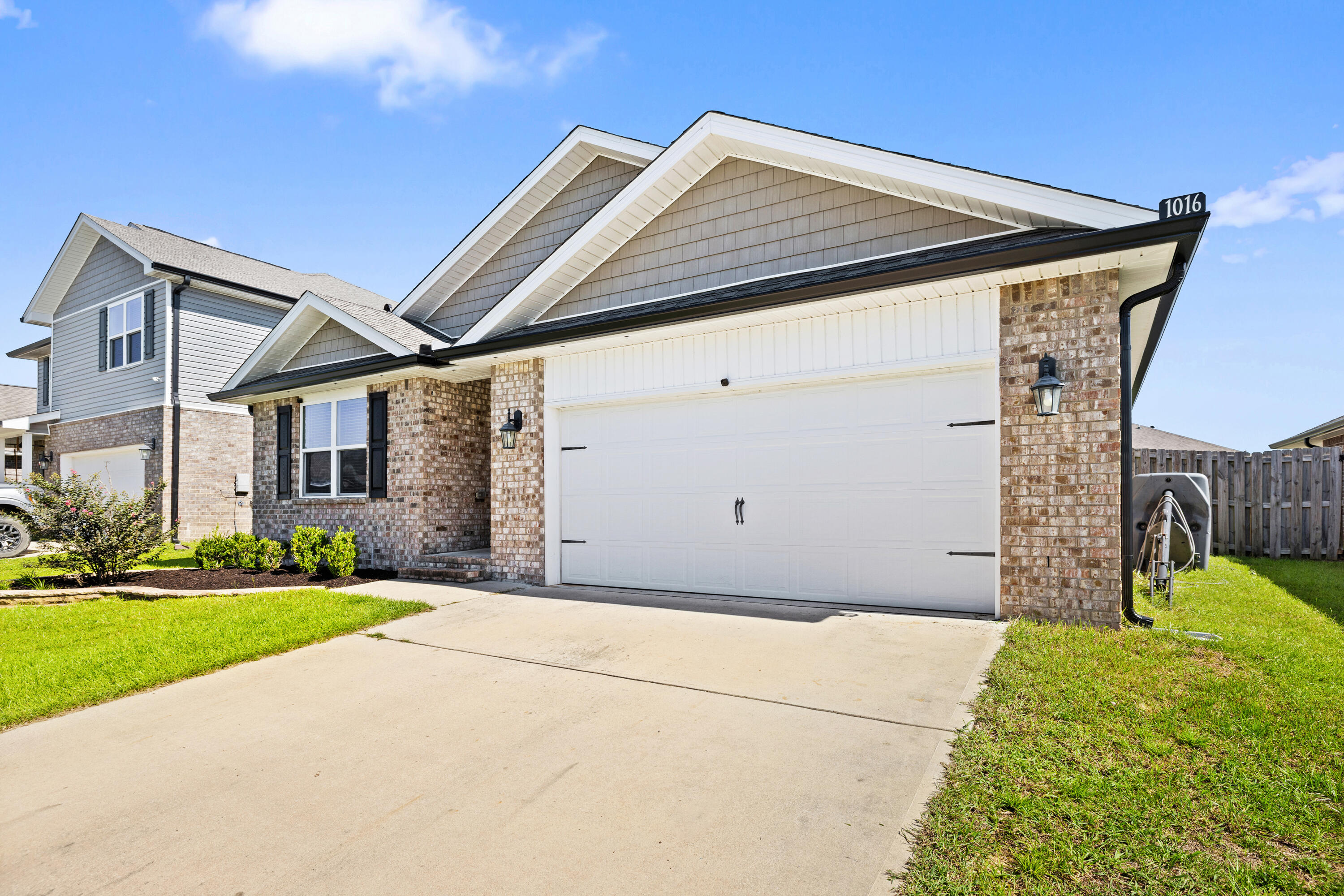 REDSTONE ESTATES - Residential Lease