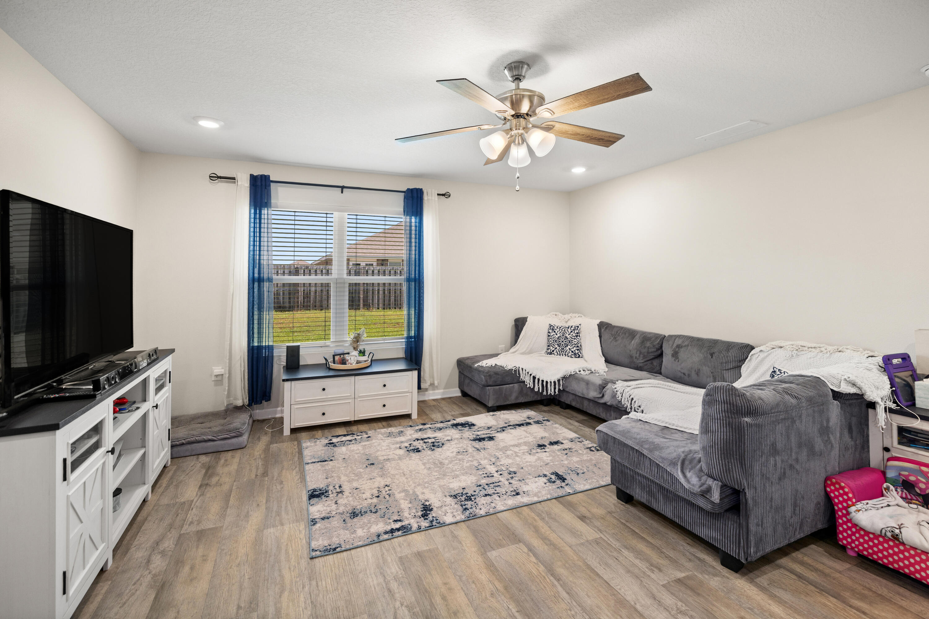 REDSTONE ESTATES - Residential Lease