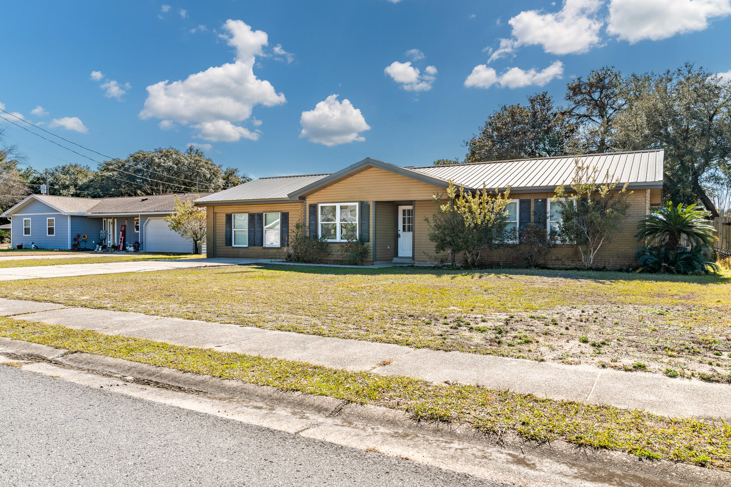 OAKRIDGE MANOR - Residential