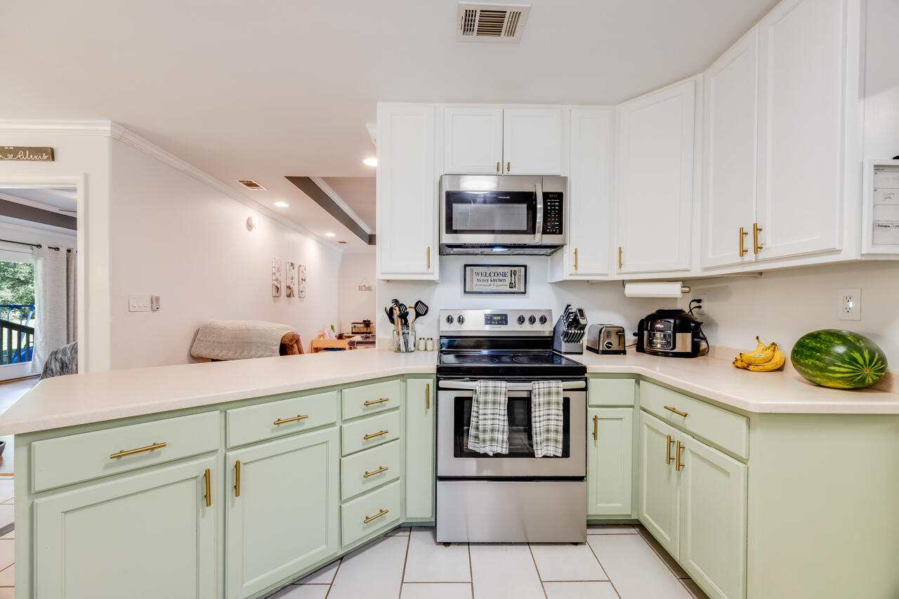 ROLLING HILLS ESTATES - Residential