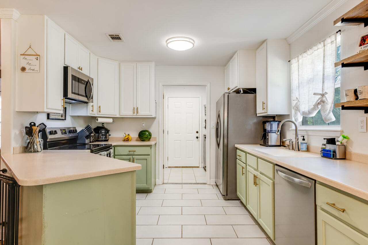 ROLLING HILLS ESTATES - Residential