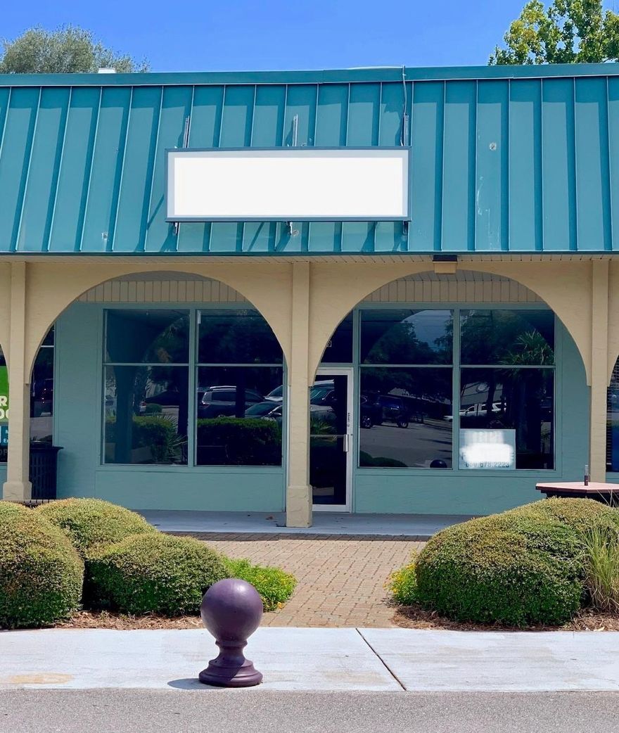 Palm Plaza, centrally located in the heart of Niceville, boasts great traffic counts and demographics.This unit will need a floor and paint refresh and will then be retail ready with a storage area in the rear.Additional rents (CAM, real estate tax & insurance) for Palm Plaza are currently $1.55 per square foot annually.Unit dimensions are 25' x 100'.