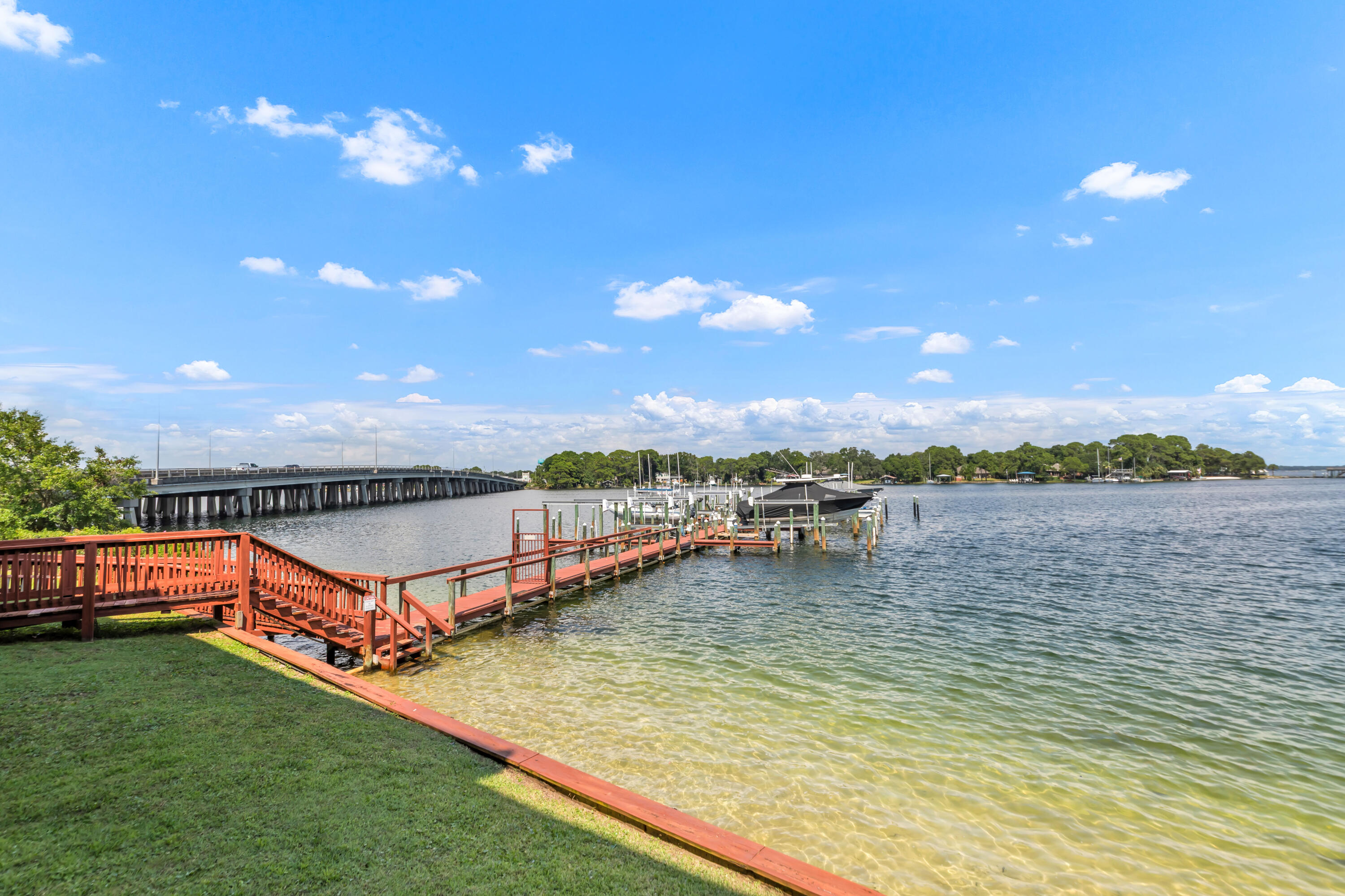 LAGUNA LANDING - Residential Lease