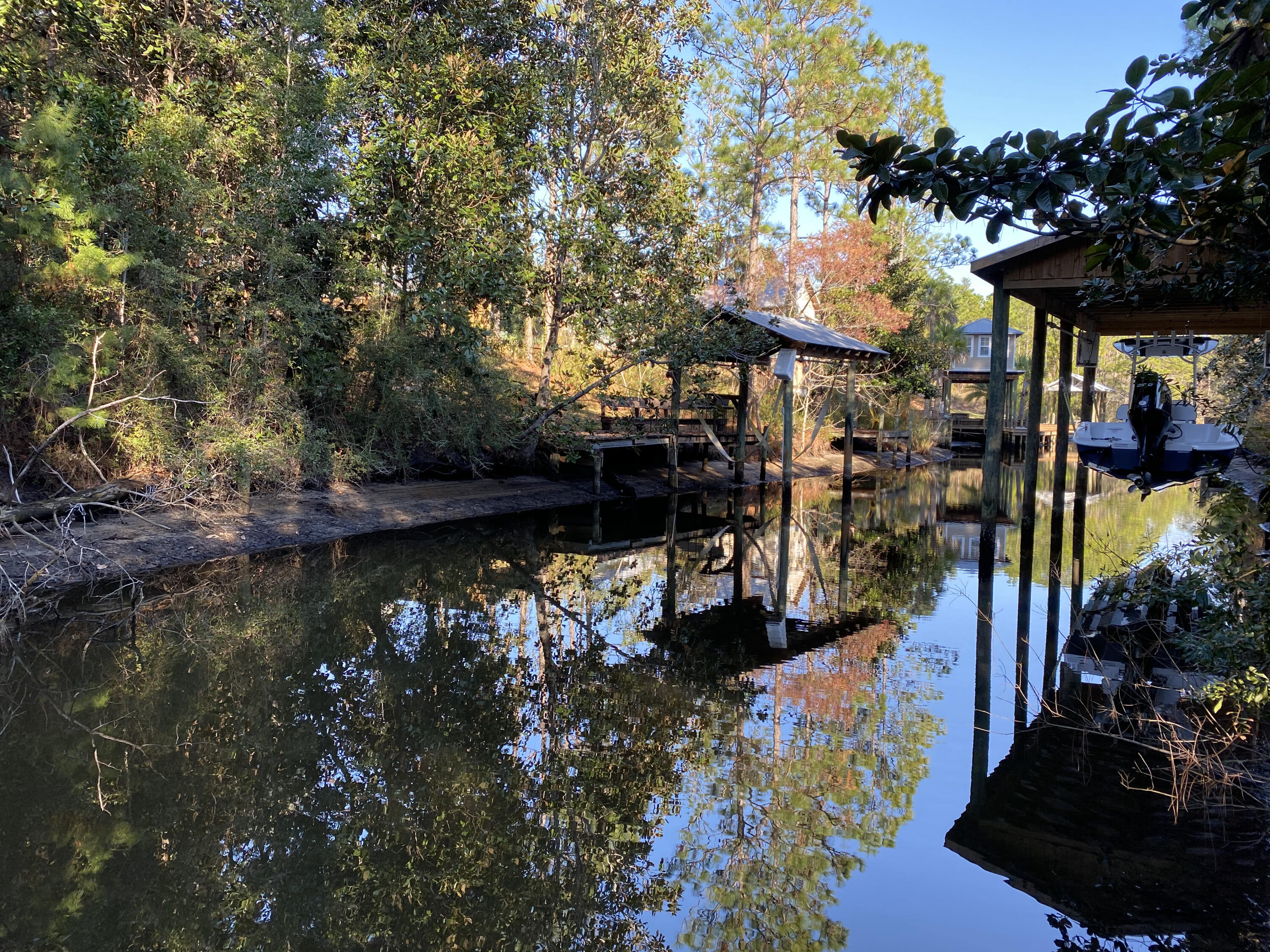 DAUGHETTES AMENDED - Land