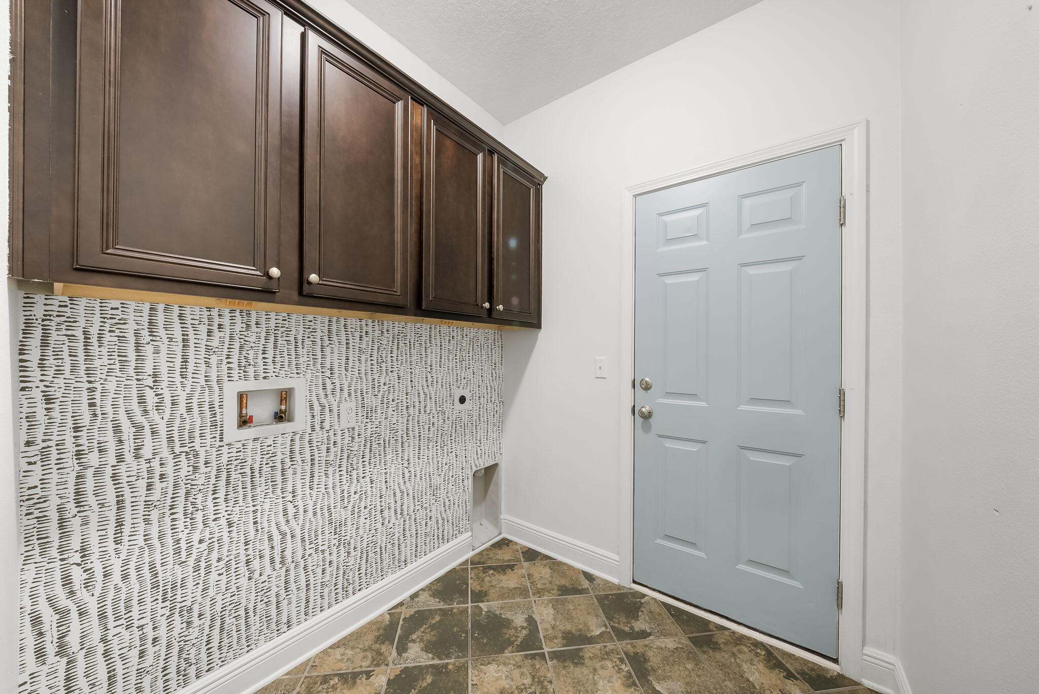 WHISPERING LAKE - Residential Lease
