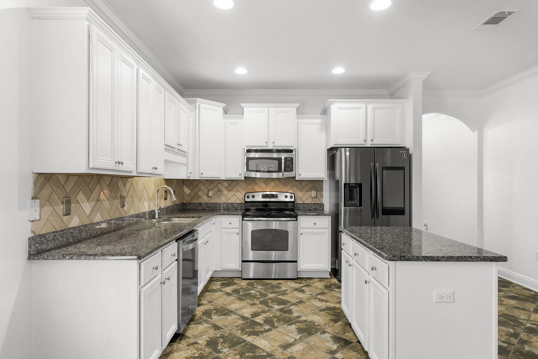 WHISPERING LAKE - Residential Lease